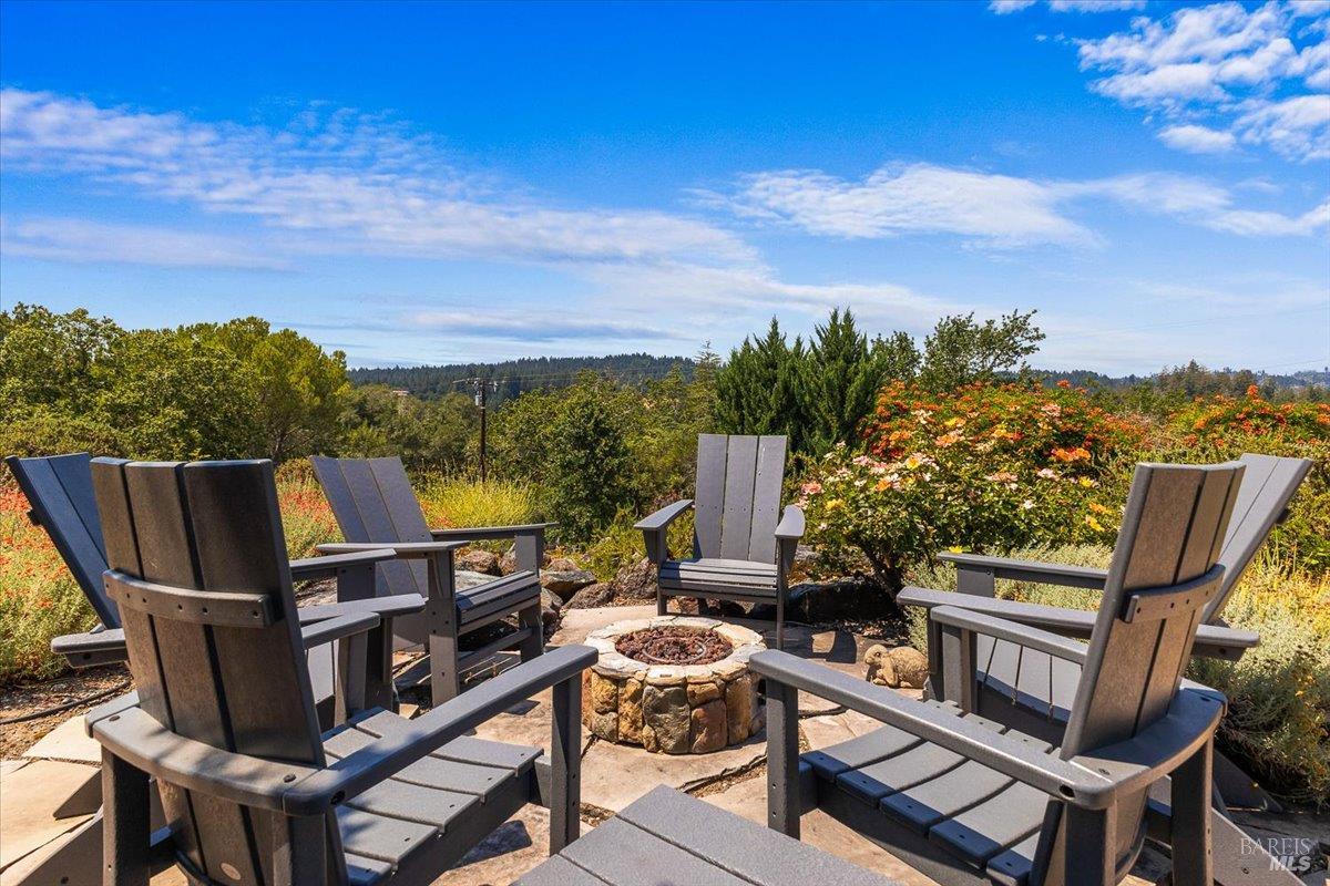 Detail Gallery Image 42 of 58 For 2300 Mill Creek Ln, Healdsburg,  CA 95448 - 3 Beds | 3 Baths