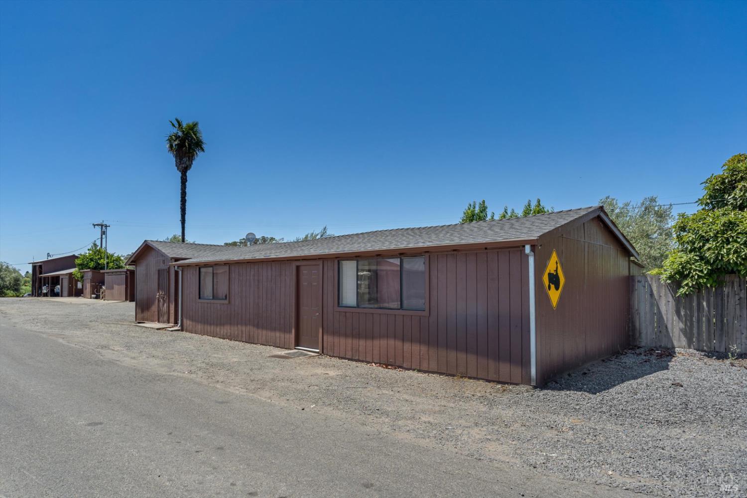 Detail Gallery Image 22 of 37 For 1558 Magnolia Dr, Healdsburg,  CA 95448 - 3 Beds | 2/1 Baths