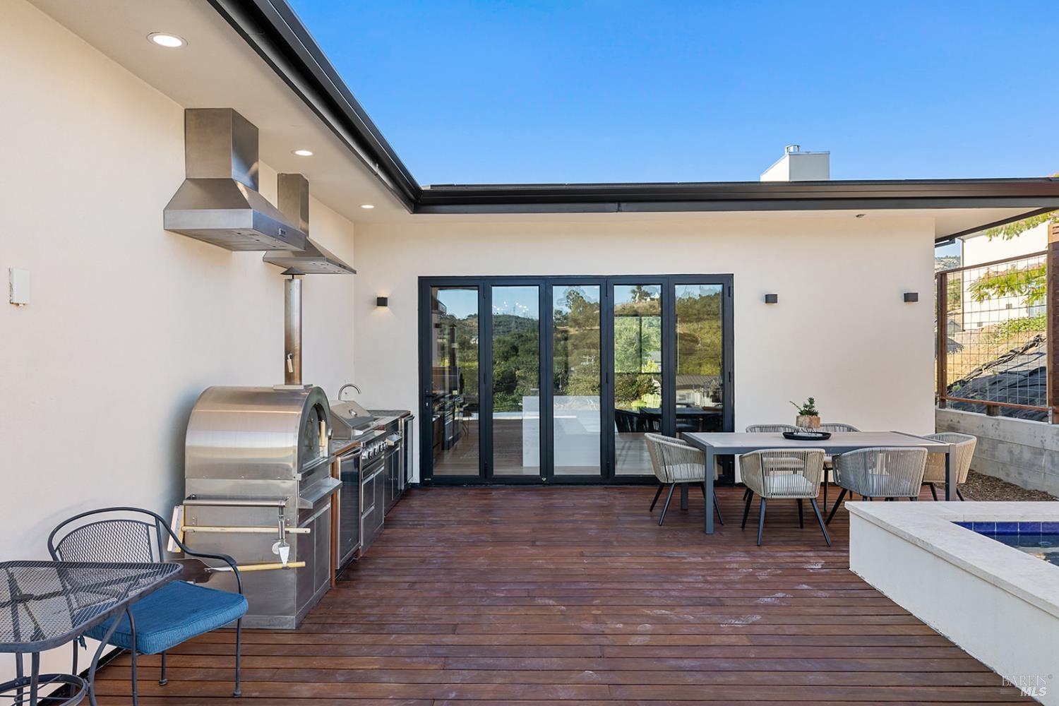Detail Gallery Image 64 of 93 For 5044 Linda Ln, Santa Rosa,  CA 95404 - 3 Beds | 3/1 Baths