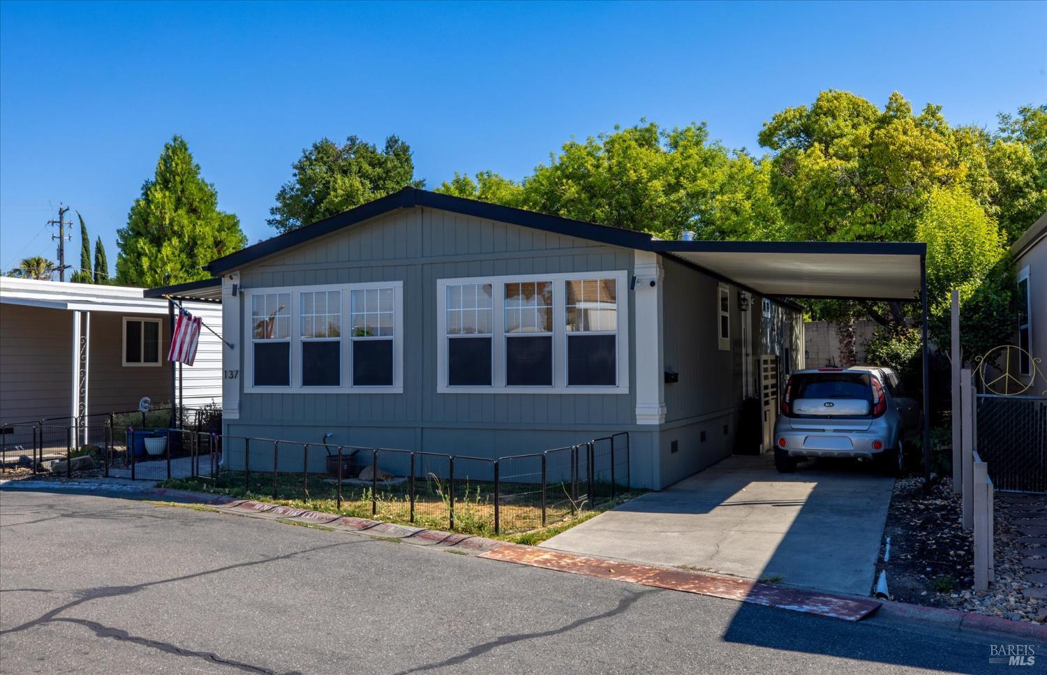 Detail Gallery Image 2 of 20 For 137 Lemon Tree Cir, Vacaville,  CA 95687 - 2 Beds | 2 Baths