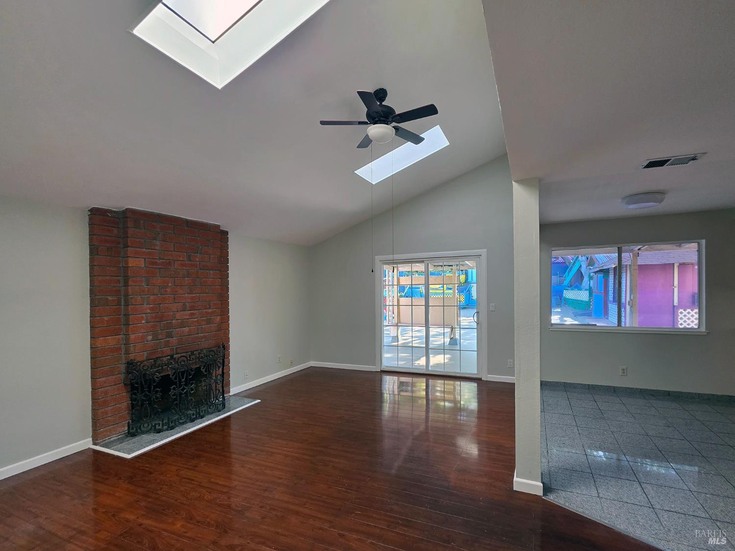 Detail Gallery Image 8 of 27 For 1379 Shea Ter, Vallejo,  CA 94591 - 4 Beds | 2/1 Baths