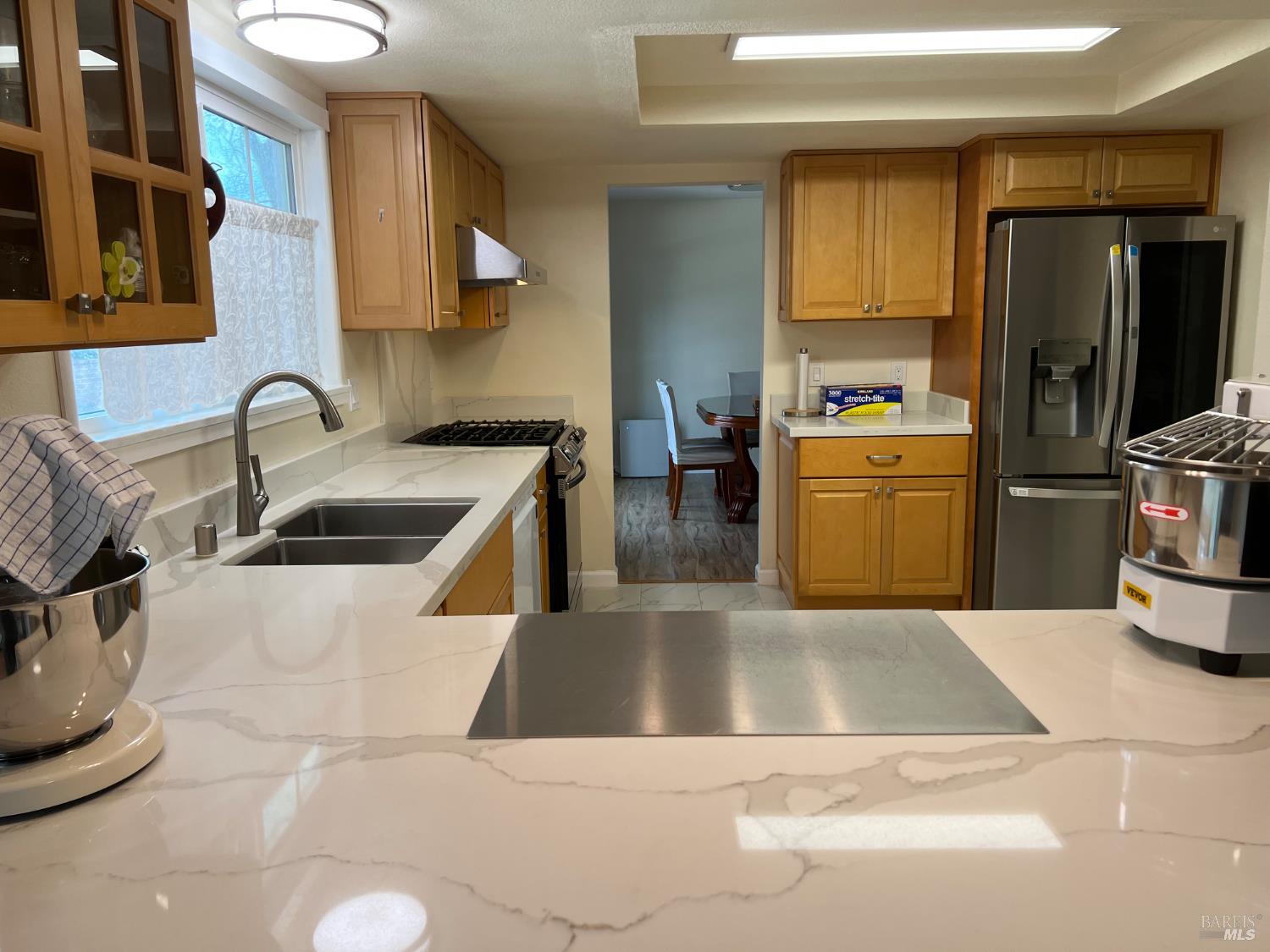 Detail Gallery Image 7 of 17 For 660 Berkshire Dr, Dixon,  CA 95620 - 4 Beds | 2/1 Baths