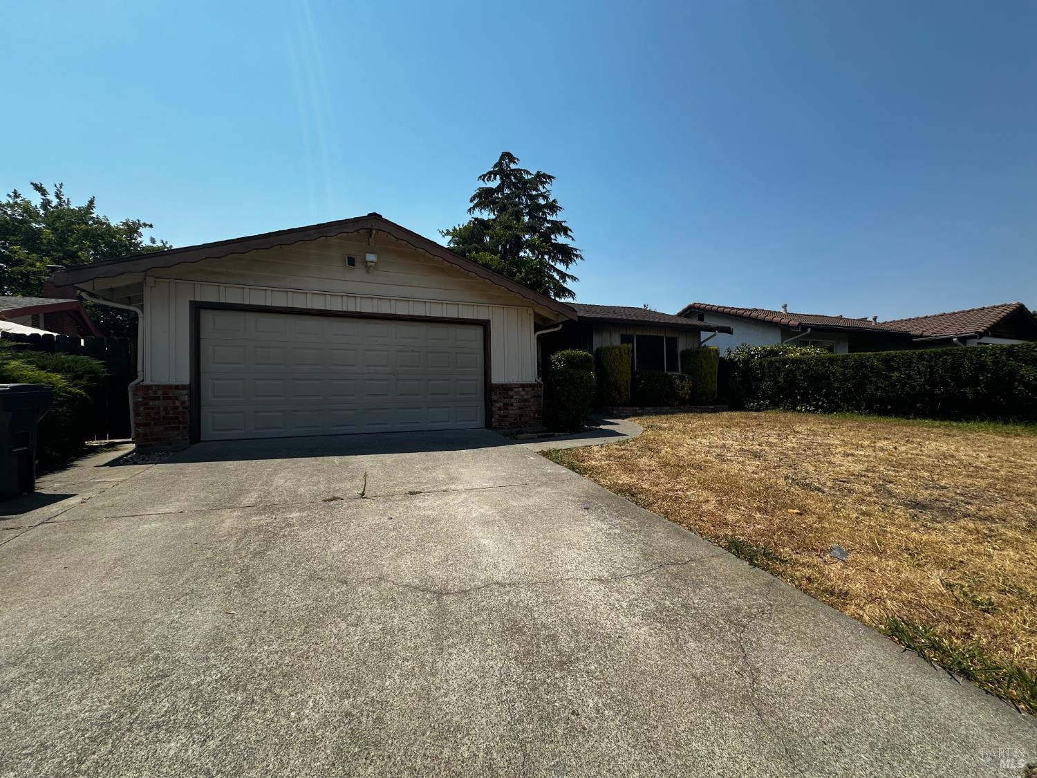 Detail Gallery Image 3 of 16 For 2051 Barbour Dr, Fairfield,  CA 94534 - 3 Beds | 2 Baths