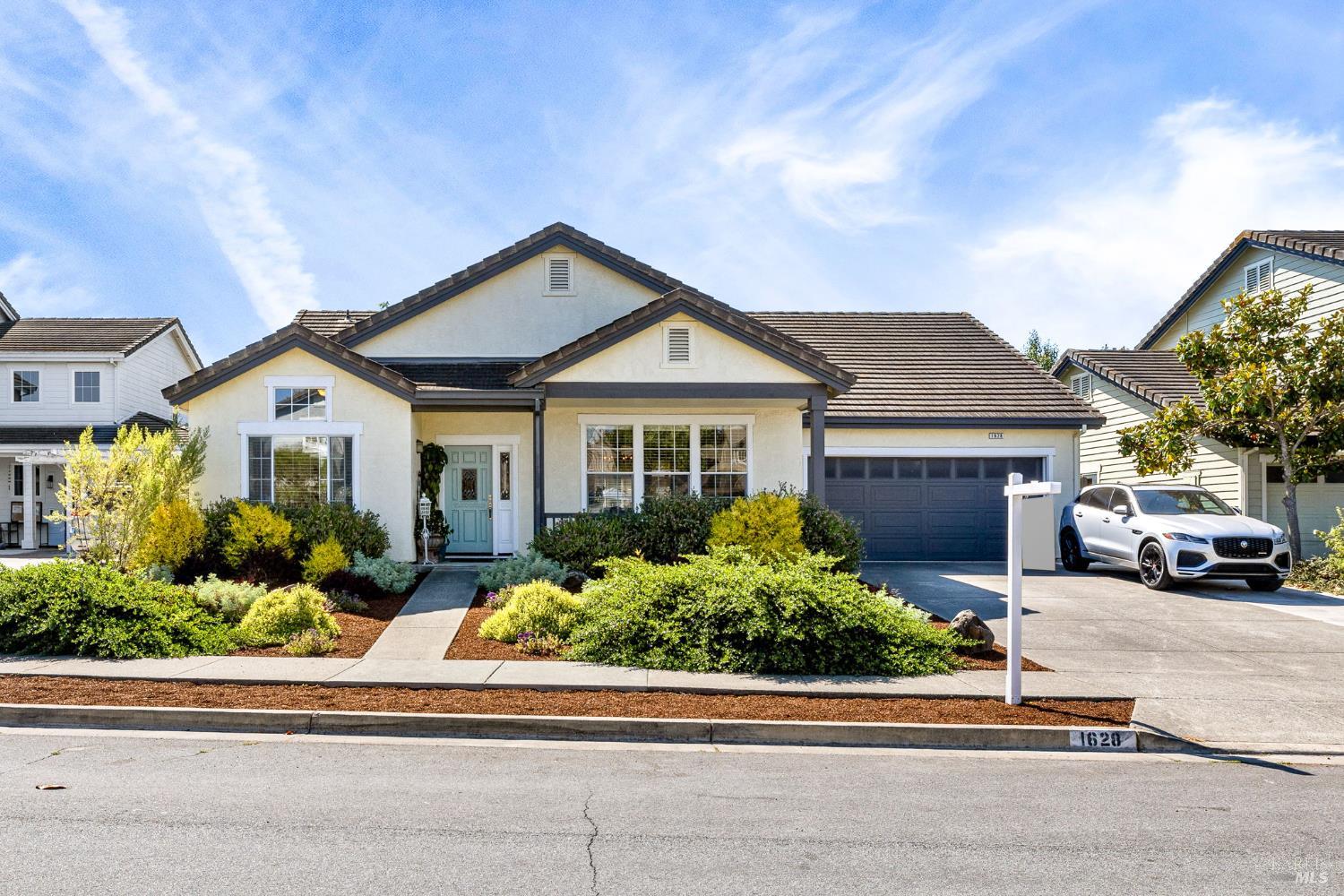 Detail Gallery Image 1 of 47 For 1628 Andover Way, Petaluma,  CA 94954 - 4 Beds | 2 Baths