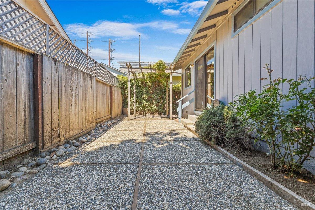 Detail Gallery Image 21 of 21 For 812 Quail Ct, Healdsburg,  CA 95448 - 2 Beds | 2 Baths