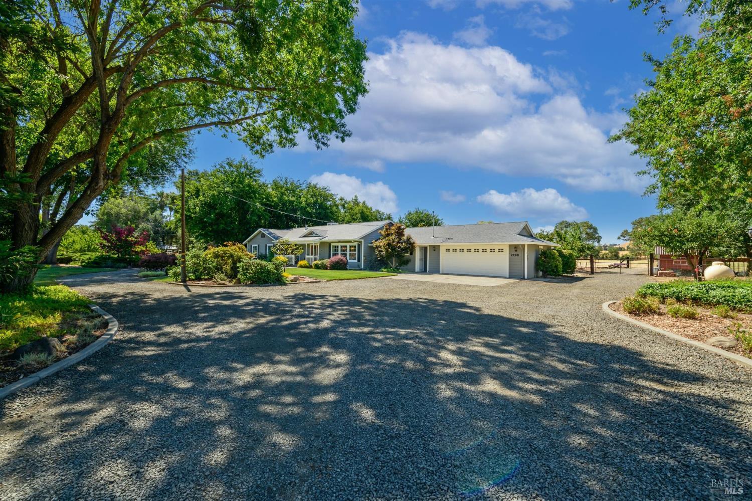 Detail Gallery Image 8 of 117 For 7598 Deer Valley Trl, Vacaville,  CA 95688 - 3 Beds | 2/1 Baths