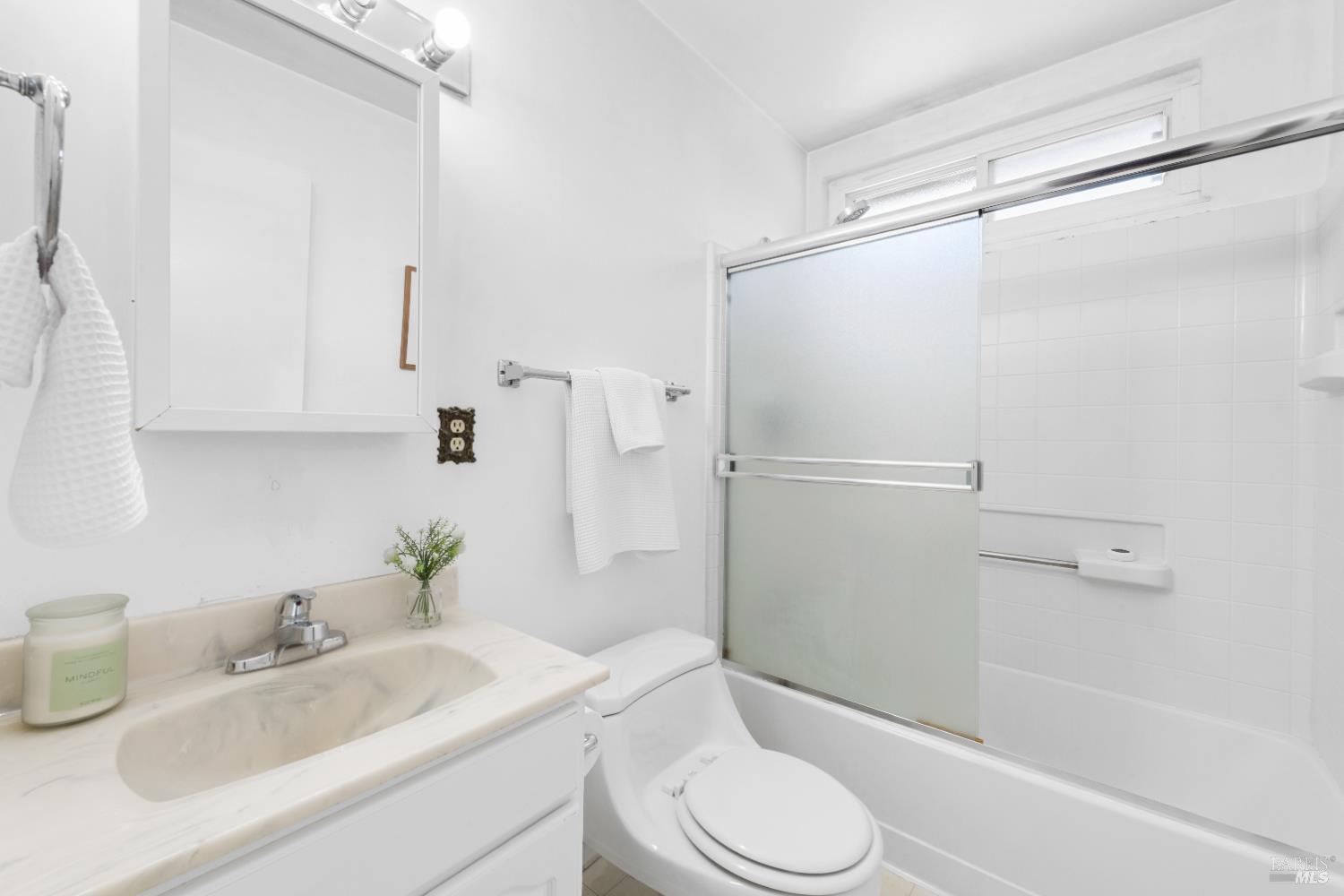 Detail Gallery Image 12 of 20 For 1313 Saint Francis Dr, Petaluma,  CA 94954 - 3 Beds | 2 Baths