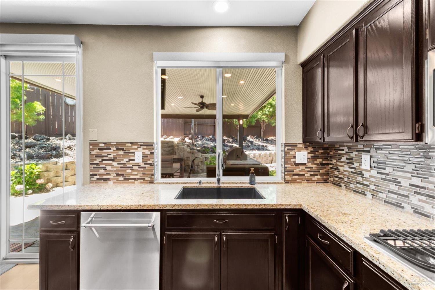 Detail Gallery Image 31 of 96 For 3305 Hillridge Ct, Fairfield,  CA 94534 - 4 Beds | 3 Baths