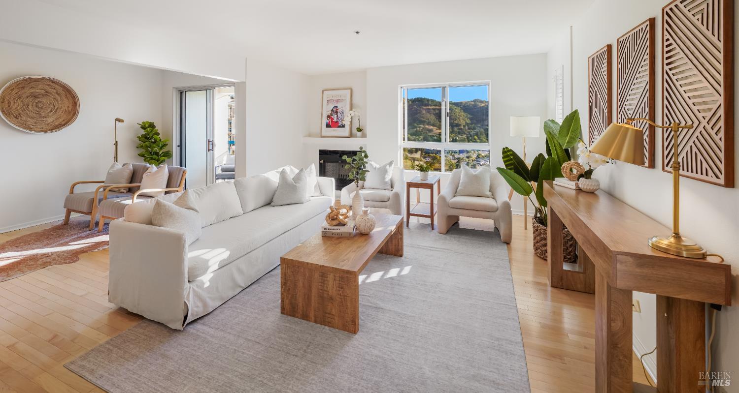 Detail Gallery Image 2 of 37 For 100 Thorndale Dr #326,  San Rafael,  CA 94903 - 2 Beds | 2 Baths