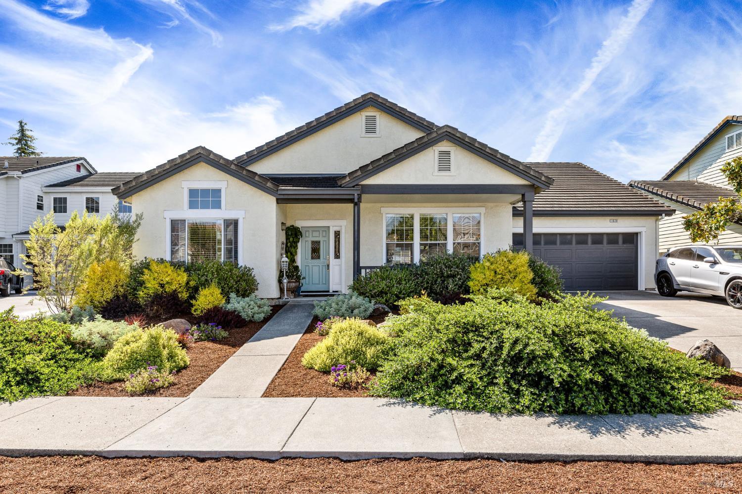 Detail Gallery Image 3 of 47 For 1628 Andover Way, Petaluma,  CA 94954 - 4 Beds | 2 Baths