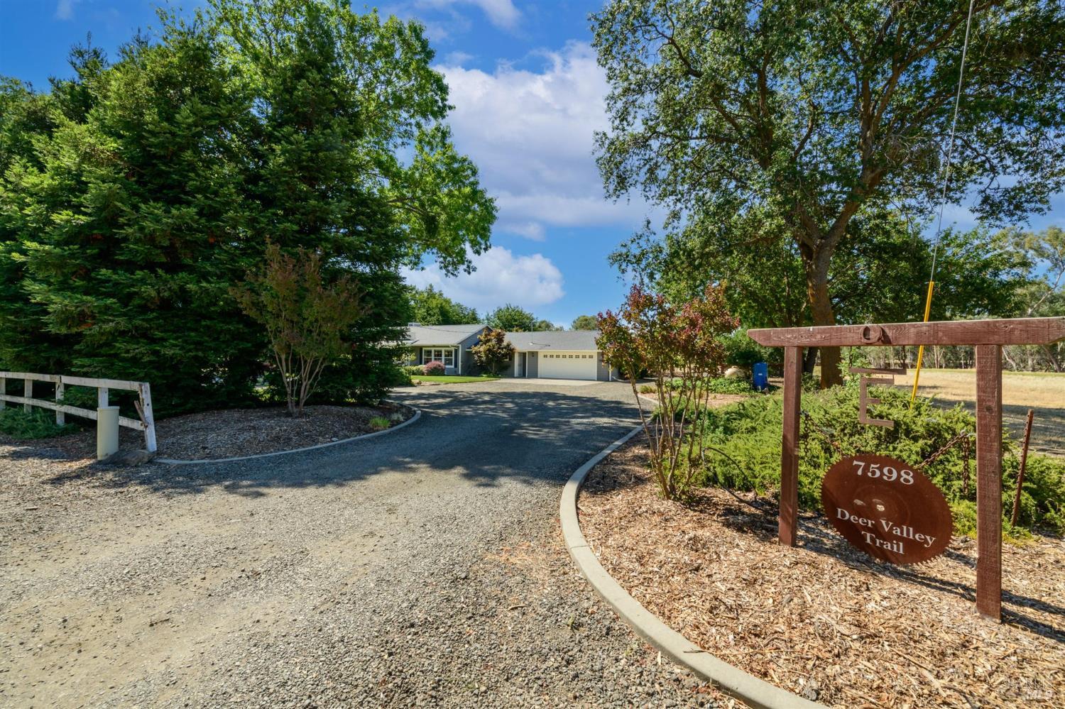 Detail Gallery Image 9 of 117 For 7598 Deer Valley Trl, Vacaville,  CA 95688 - 3 Beds | 2/1 Baths