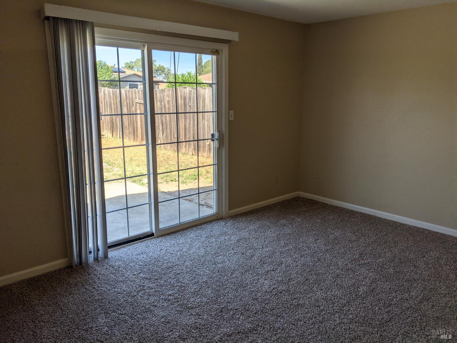 Detail Gallery Image 6 of 8 For 1512 Hawaii St, Fairfield,  CA 94533 - 3 Beds | 2 Baths