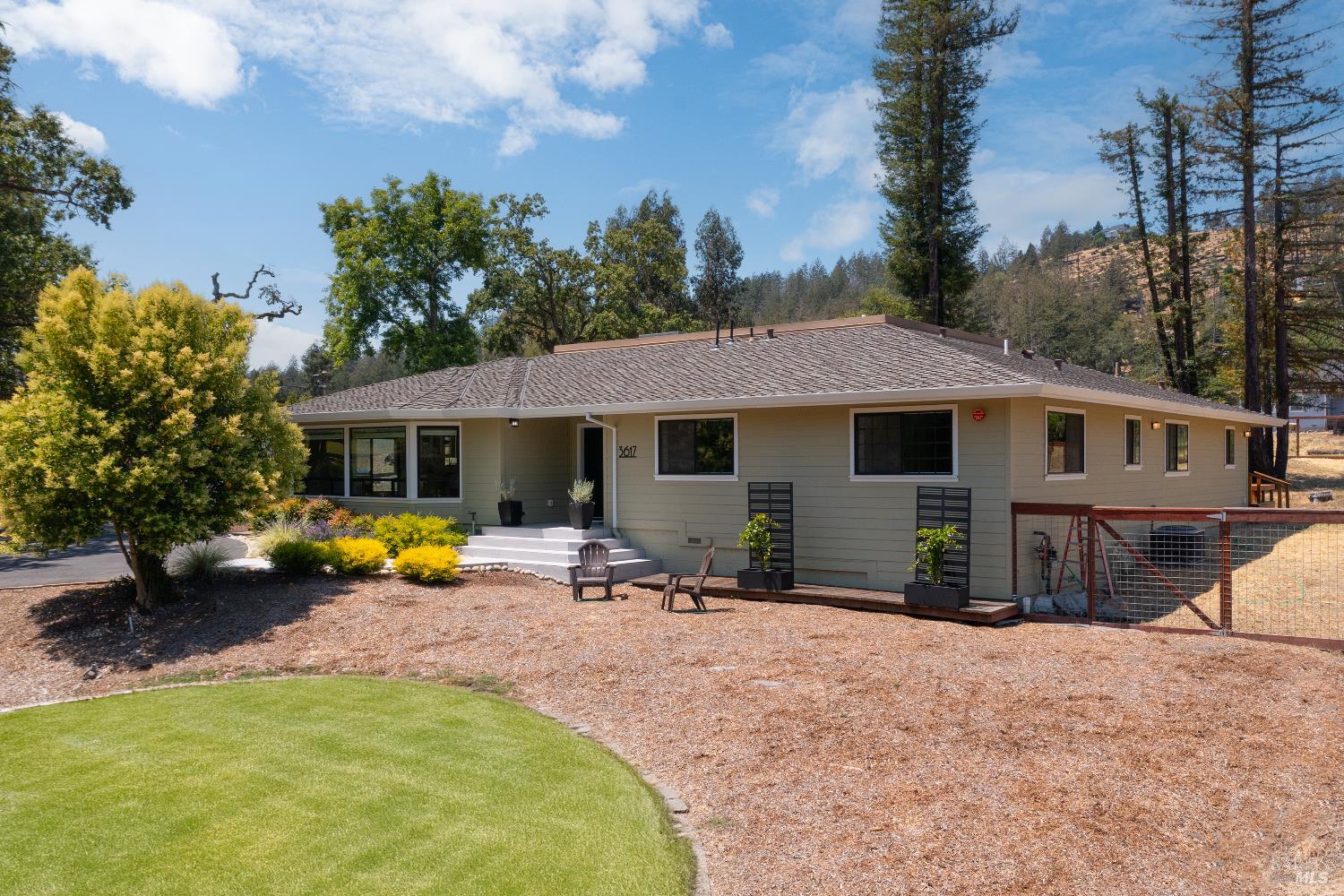 Detail Gallery Image 3 of 36 For 3617 Williams Rd, Santa Rosa,  CA 95404 - 3 Beds | 3 Baths