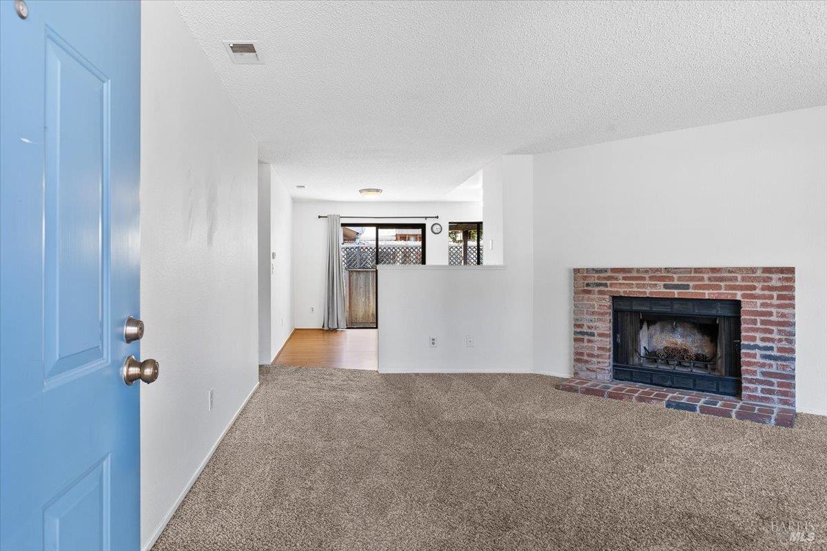 Detail Gallery Image 2 of 21 For 812 Quail Ct, Healdsburg,  CA 95448 - 2 Beds | 2 Baths
