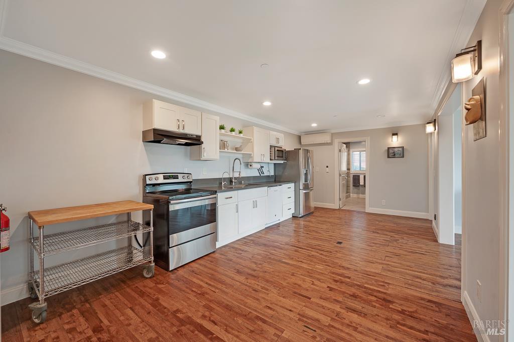 Detail Gallery Image 11 of 75 For 5560 Crystal Dr, Santa Rosa,  CA 95404 - 3 Beds | 2/1 Baths