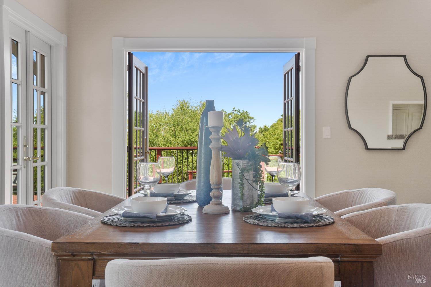 Detail Gallery Image 4 of 48 For 2547 Lewis Dr, Sebastopol,  CA 95472 - 3 Beds | 3 Baths