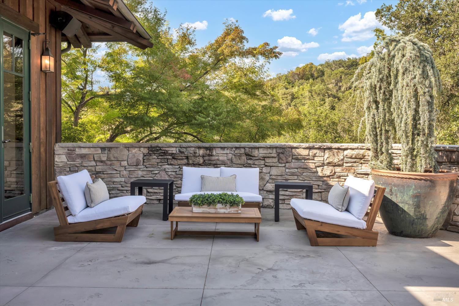 Detail Gallery Image 3 of 57 For 231 Poppy Hill Dr, Healdsburg,  CA 95448 - 4 Beds | 3/1 Baths