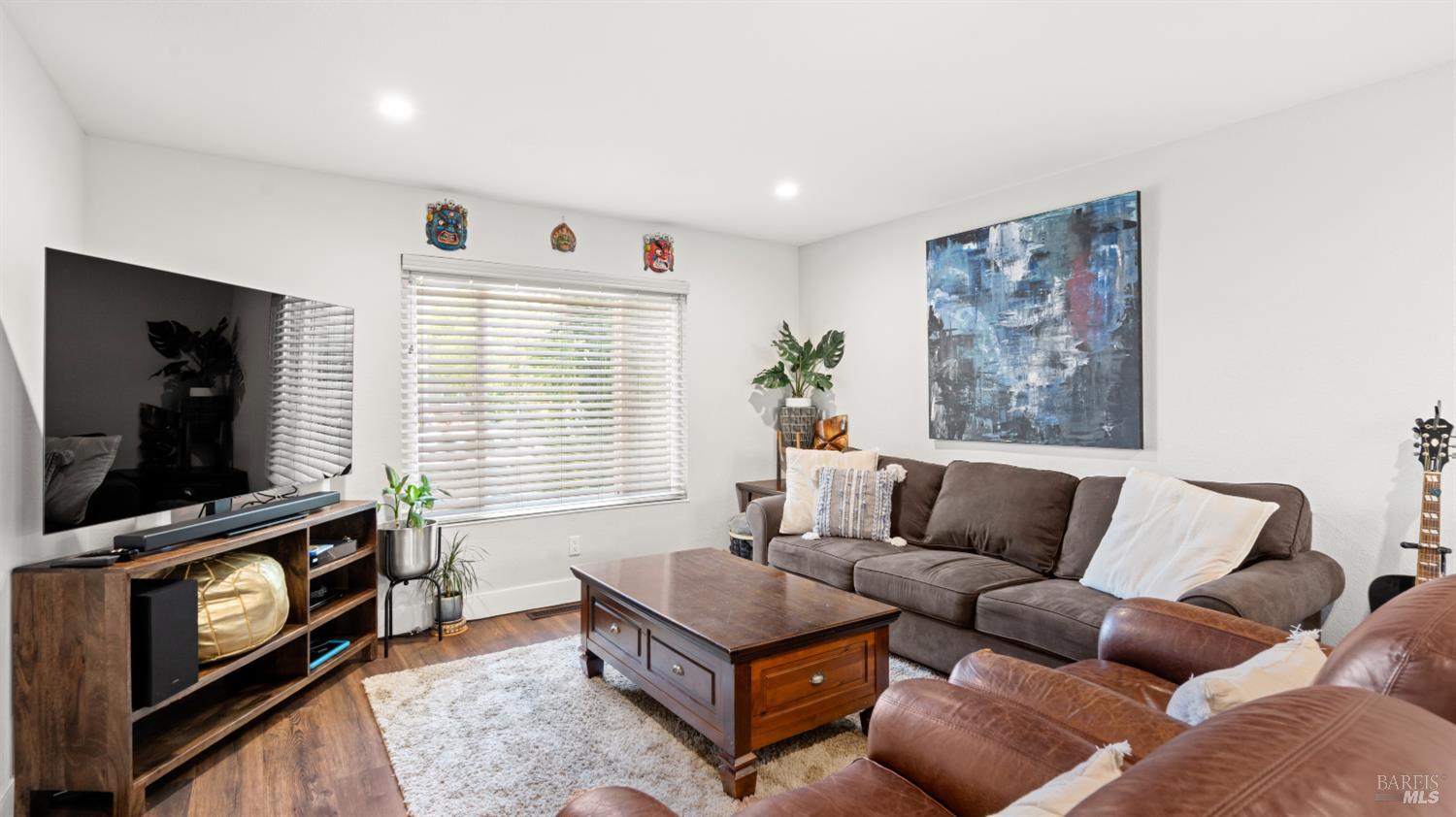 Detail Gallery Image 17 of 61 For 1711 Capistrano Dr, Petaluma,  CA 94954 - 6 Beds | 2/1 Baths