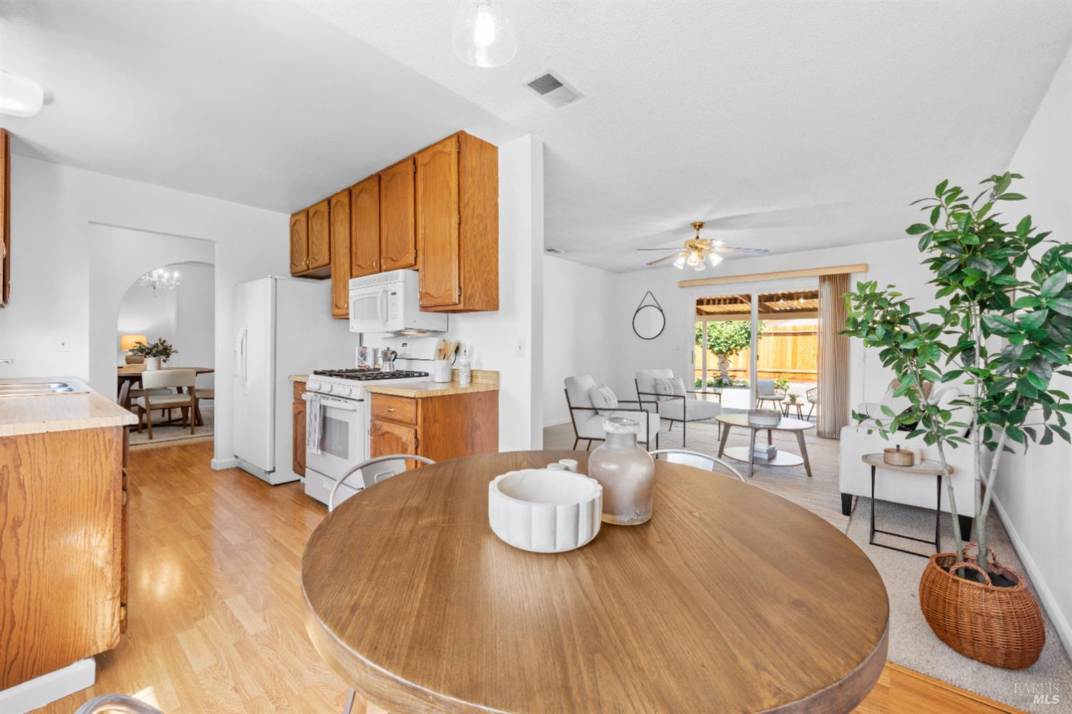 Detail Gallery Image 6 of 20 For 1313 Saint Francis Dr, Petaluma,  CA 94954 - 3 Beds | 2 Baths