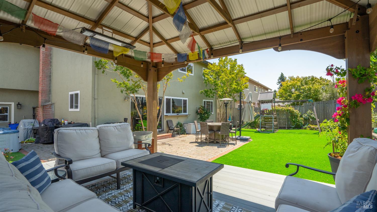 Detail Gallery Image 28 of 61 For 1711 Capistrano Dr, Petaluma,  CA 94954 - 6 Beds | 2/1 Baths