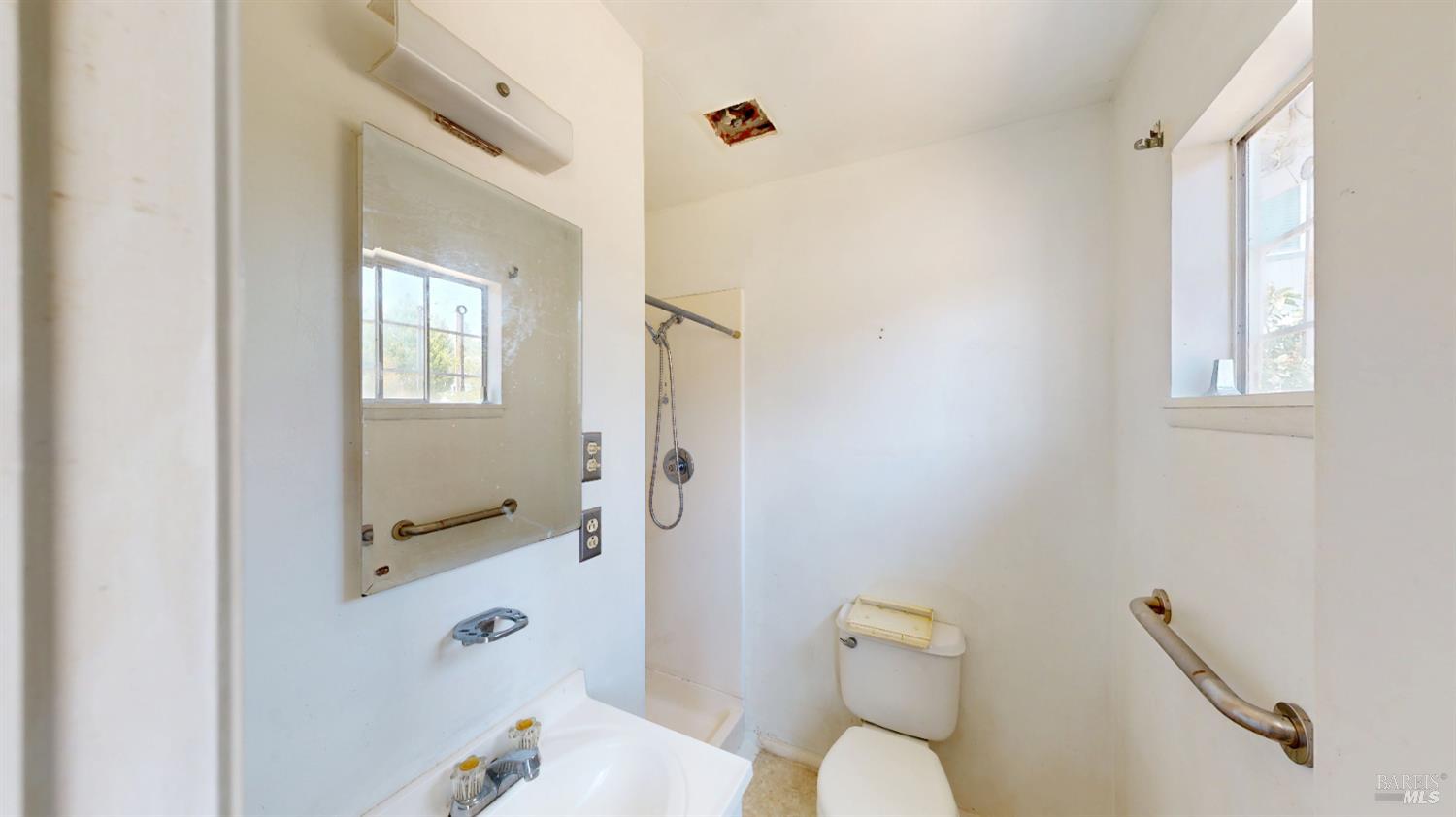 Detail Gallery Image 15 of 22 For 87 Front St, Healdsburg,  CA 95448 - 3 Beds | 2 Baths