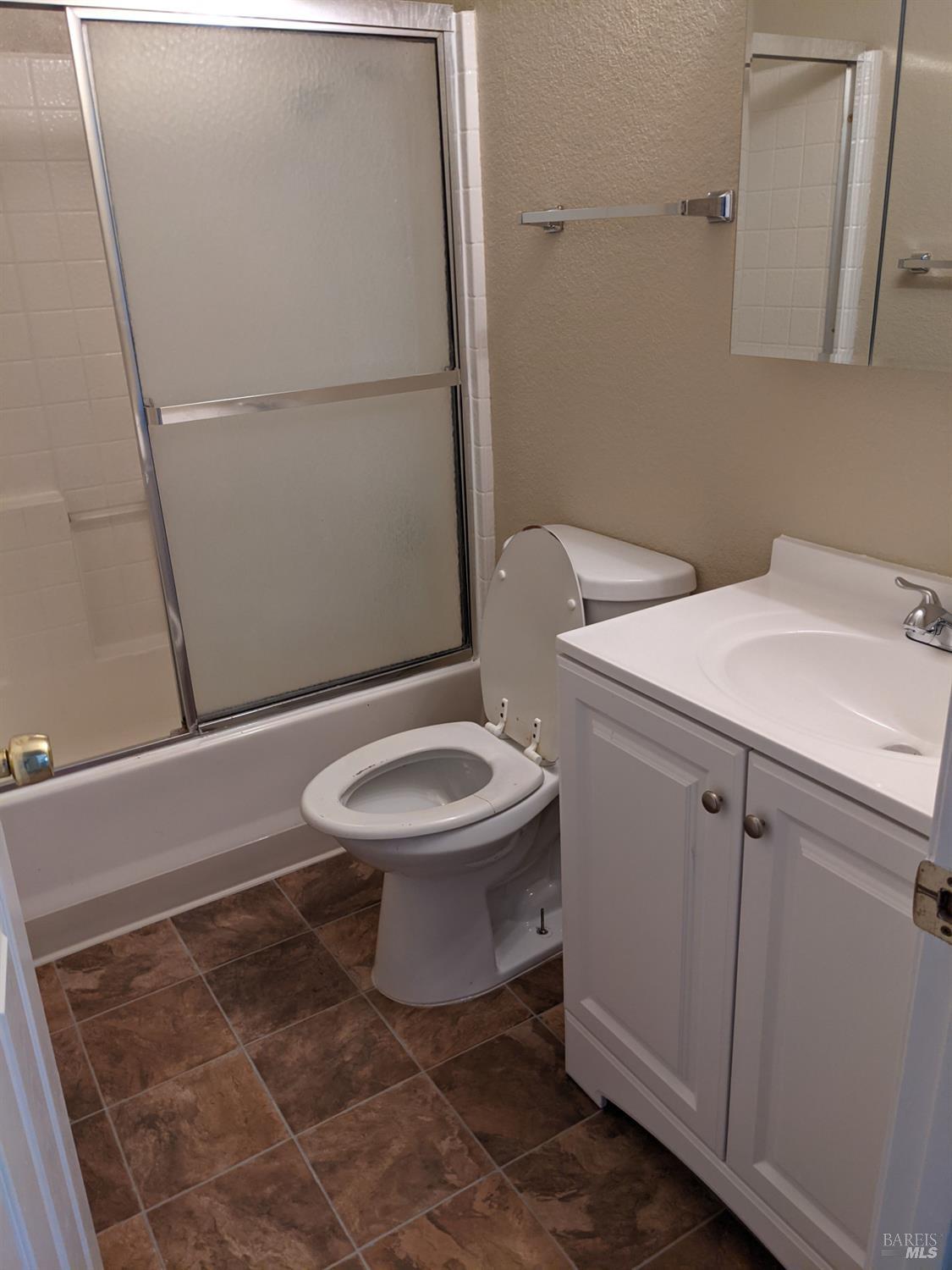 Detail Gallery Image 7 of 8 For 1512 Hawaii St, Fairfield,  CA 94533 - 3 Beds | 2 Baths
