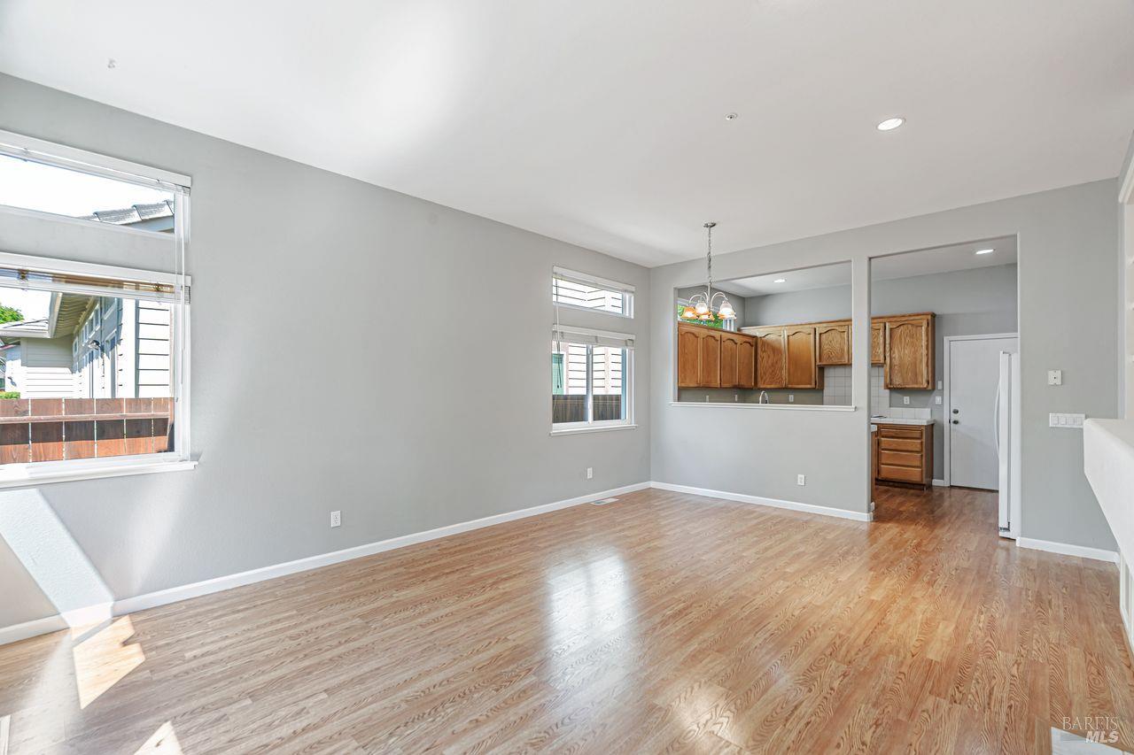Detail Gallery Image 14 of 43 For 1705 Andover Way, Petaluma,  CA 94954 - 4 Beds | 2 Baths