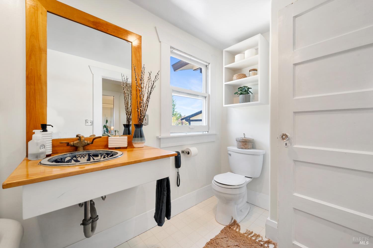 Detail Gallery Image 12 of 66 For 5740 Old Redwood Hwy, Penngrove,  CA 94951 - 3 Beds | 3 Baths