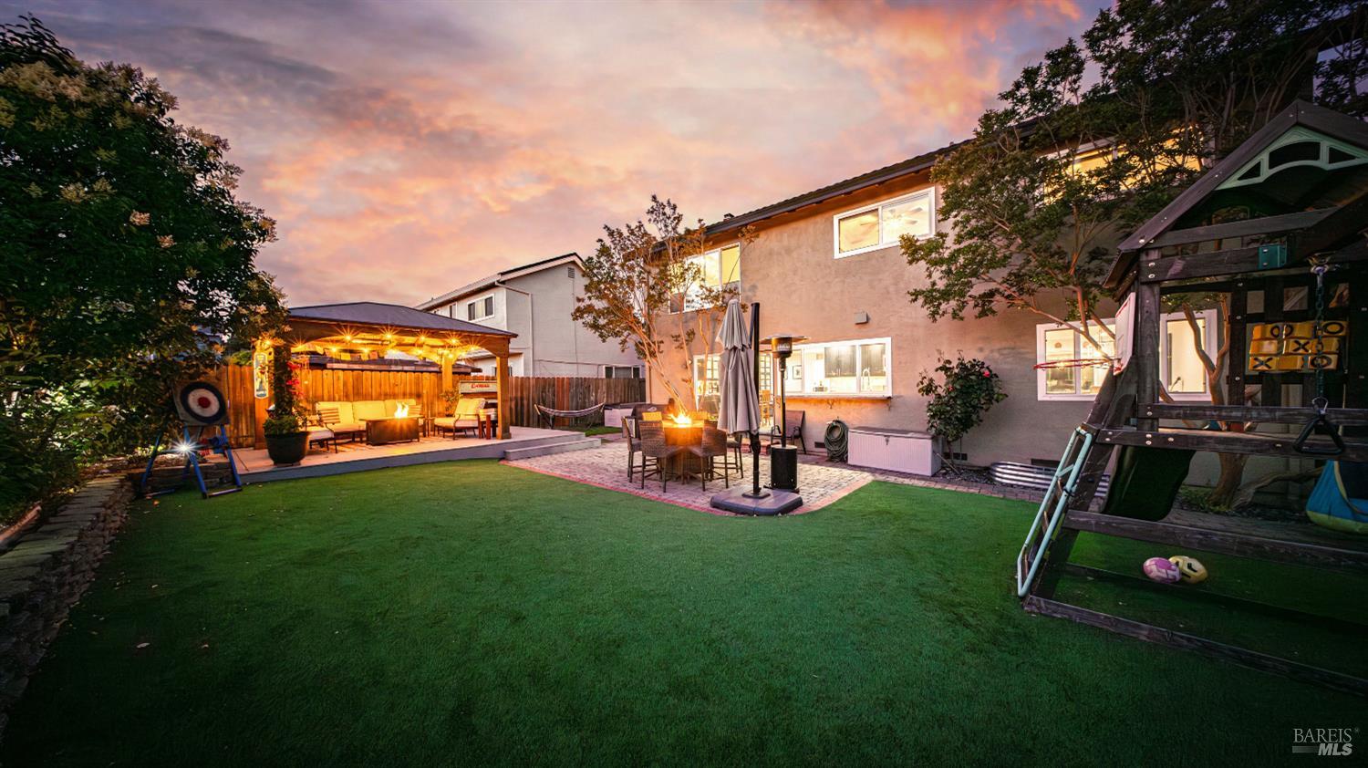Detail Gallery Image 26 of 61 For 1711 Capistrano Dr, Petaluma,  CA 94954 - 6 Beds | 2/1 Baths