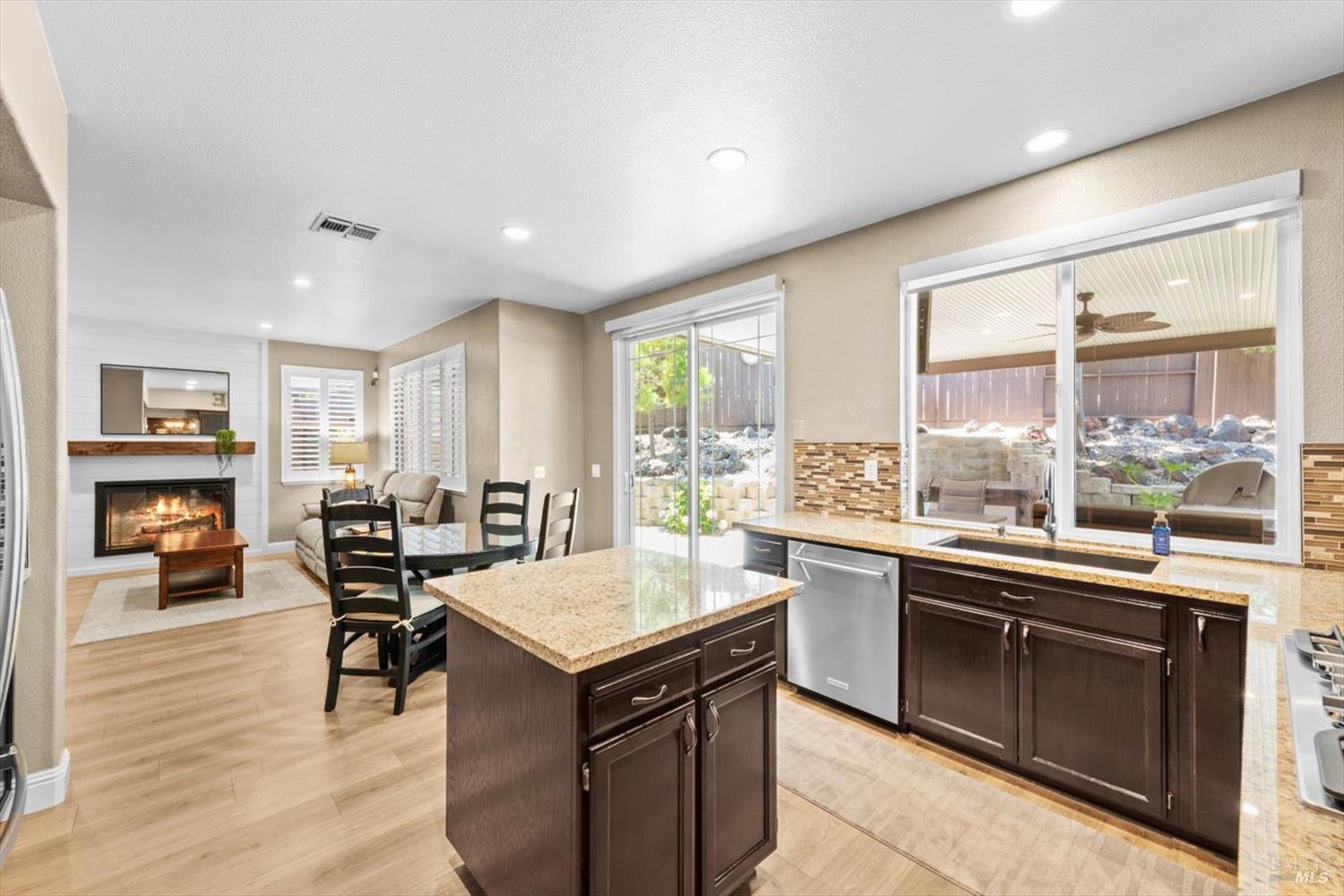 Detail Gallery Image 30 of 96 For 3305 Hillridge Ct, Fairfield,  CA 94534 - 4 Beds | 3 Baths