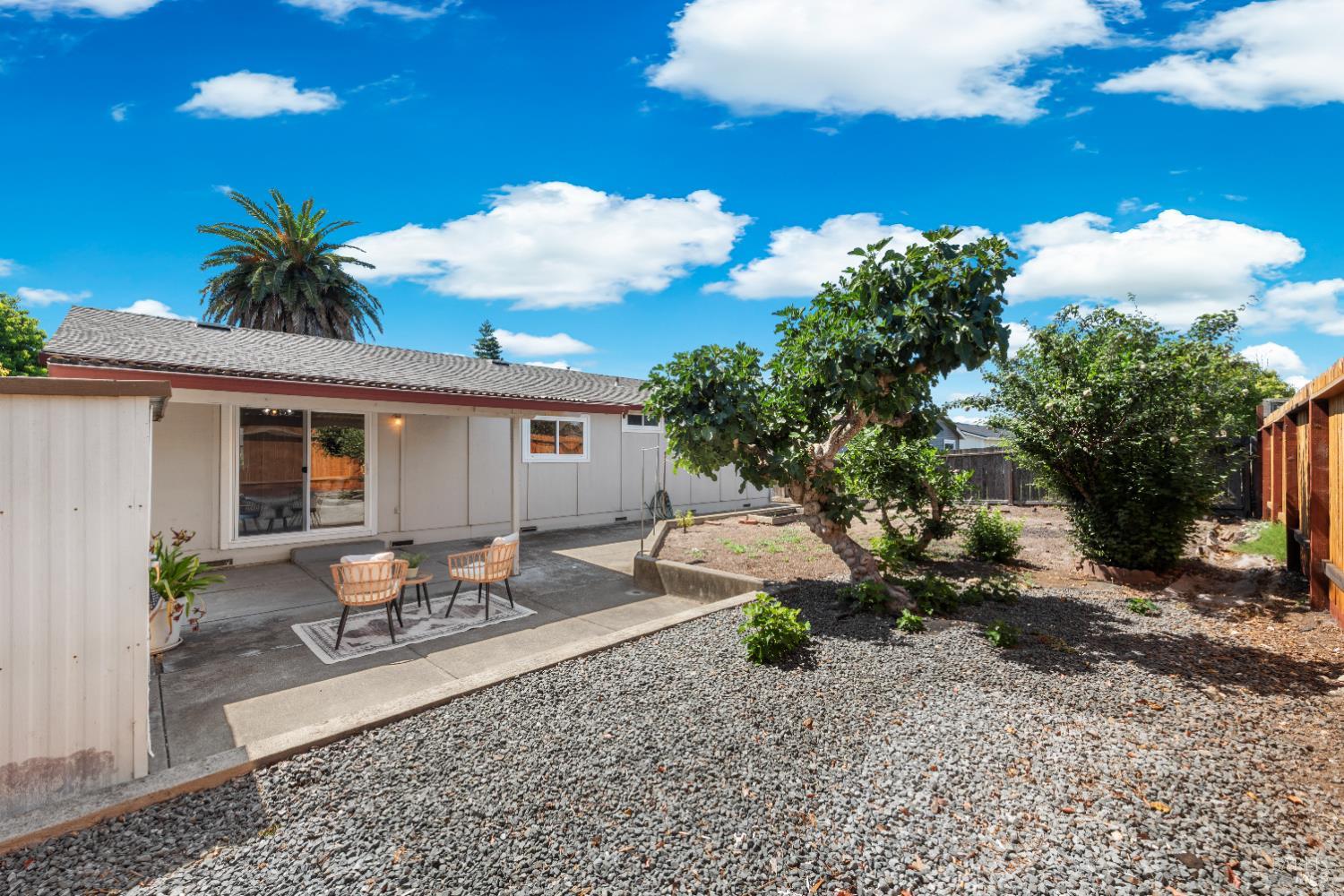 Detail Gallery Image 17 of 20 For 1313 Saint Francis Dr, Petaluma,  CA 94954 - 3 Beds | 2 Baths