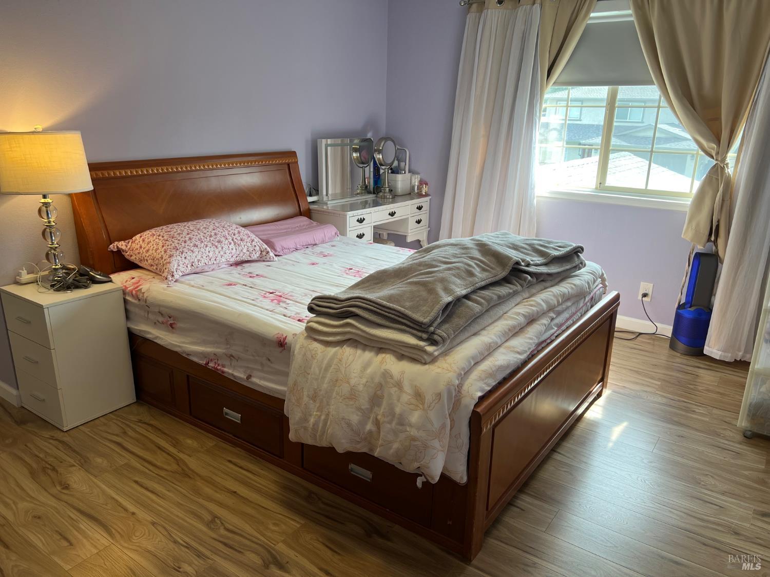 Detail Gallery Image 11 of 17 For 660 Berkshire Dr, Dixon,  CA 95620 - 4 Beds | 2/1 Baths