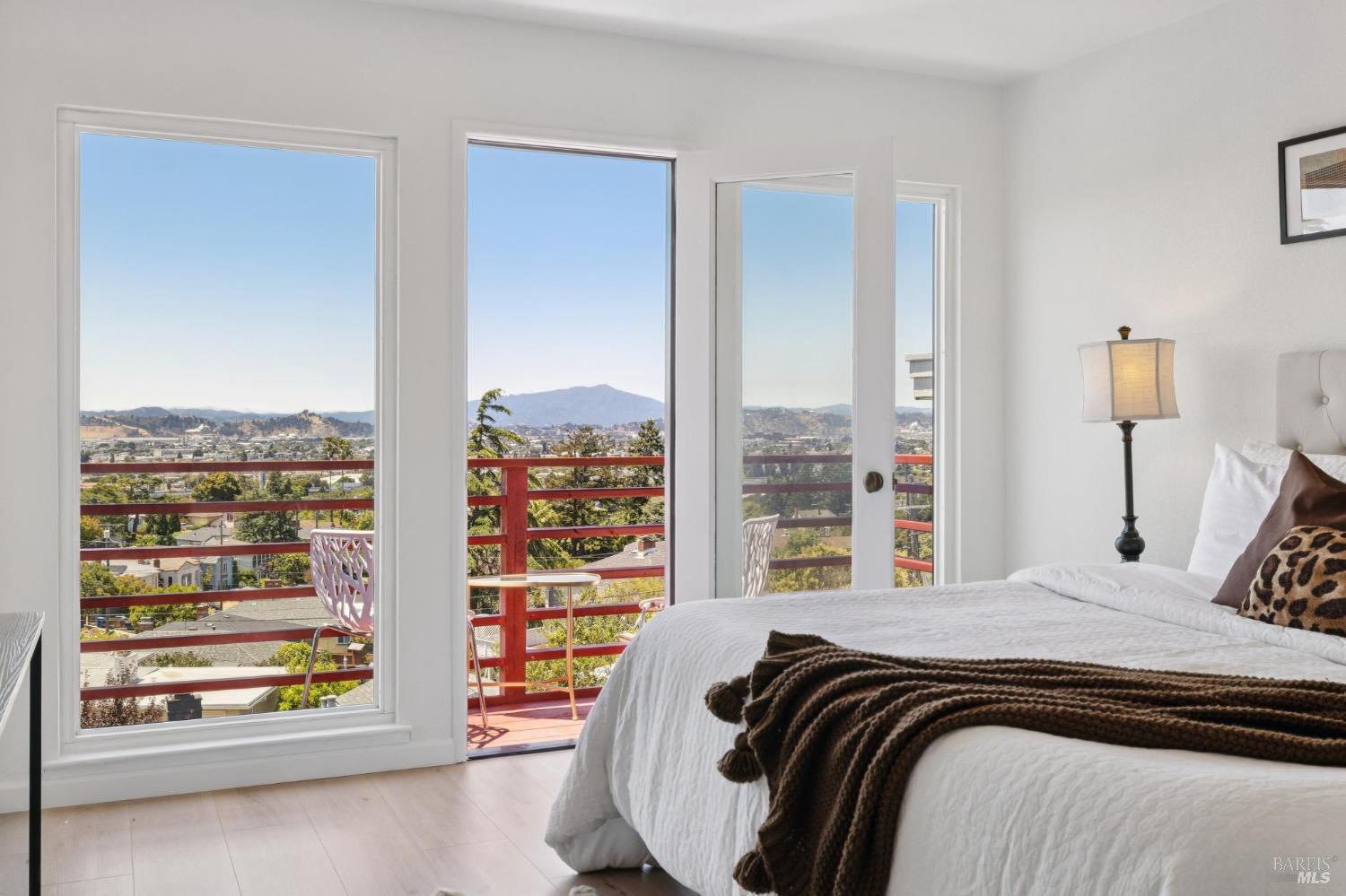 Detail Gallery Image 14 of 74 For 2437 Edwards Ave, El Cerrito,  CA 94530 - 6 Beds | 3/1 Baths