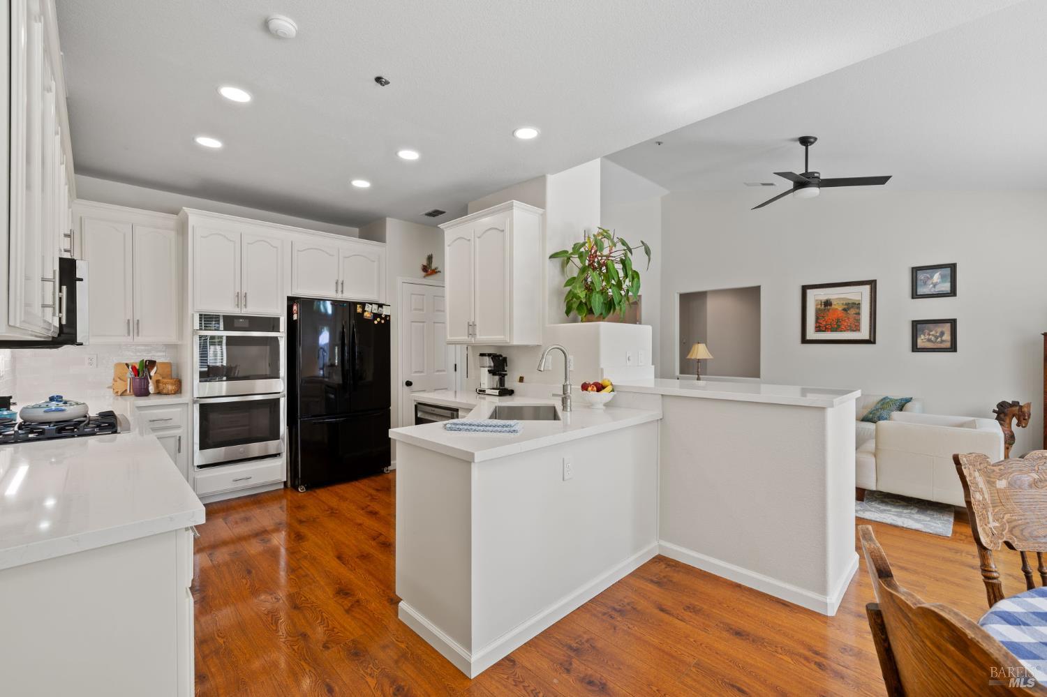 Detail Gallery Image 12 of 47 For 1628 Andover Way, Petaluma,  CA 94954 - 4 Beds | 2 Baths