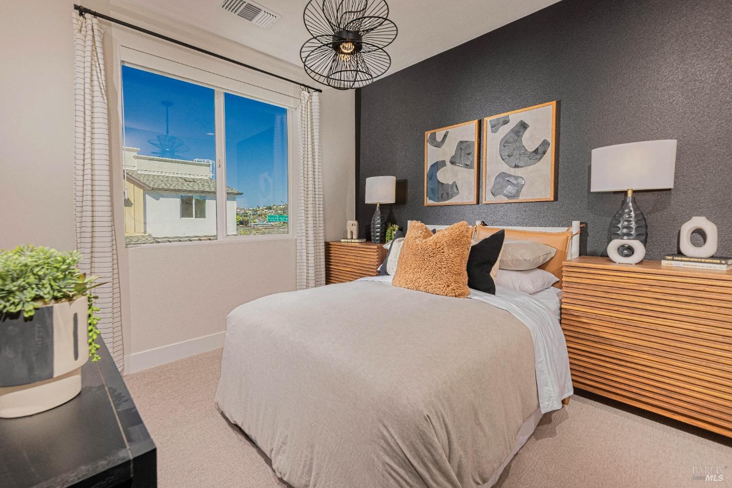 Detail Gallery Image 10 of 14 For 5190 Blossom Cir, Richmond,  CA 94804 - 3 Beds | 3 Baths