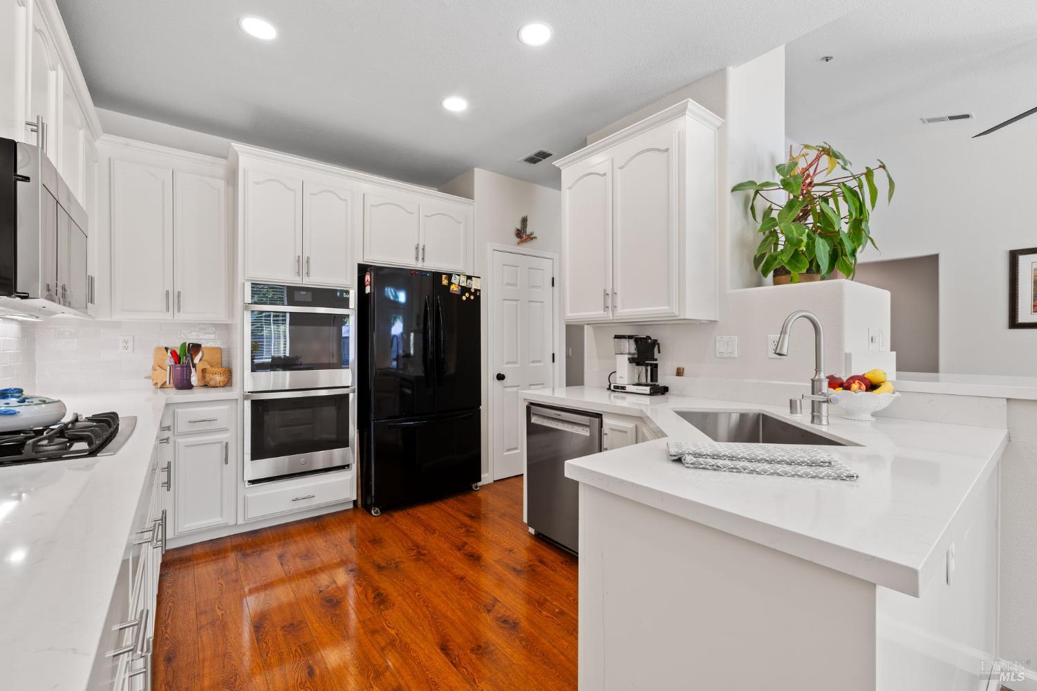 Detail Gallery Image 14 of 47 For 1628 Andover Way, Petaluma,  CA 94954 - 4 Beds | 2 Baths
