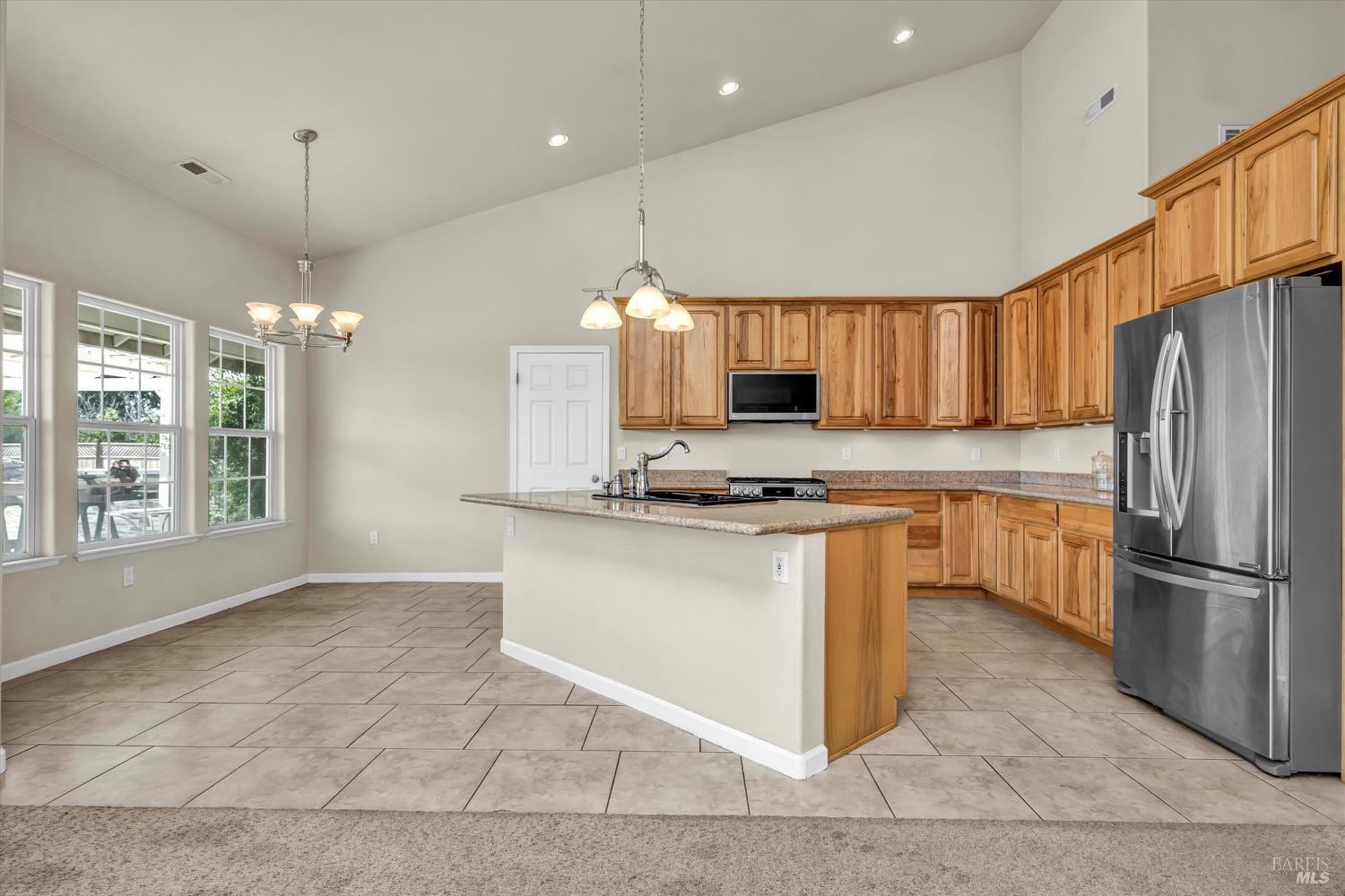 Detail Gallery Image 12 of 38 For 18695 Horseshoe Rd, Hidden Valley Lake,  CA 95467 - 3 Beds | 2/1 Baths