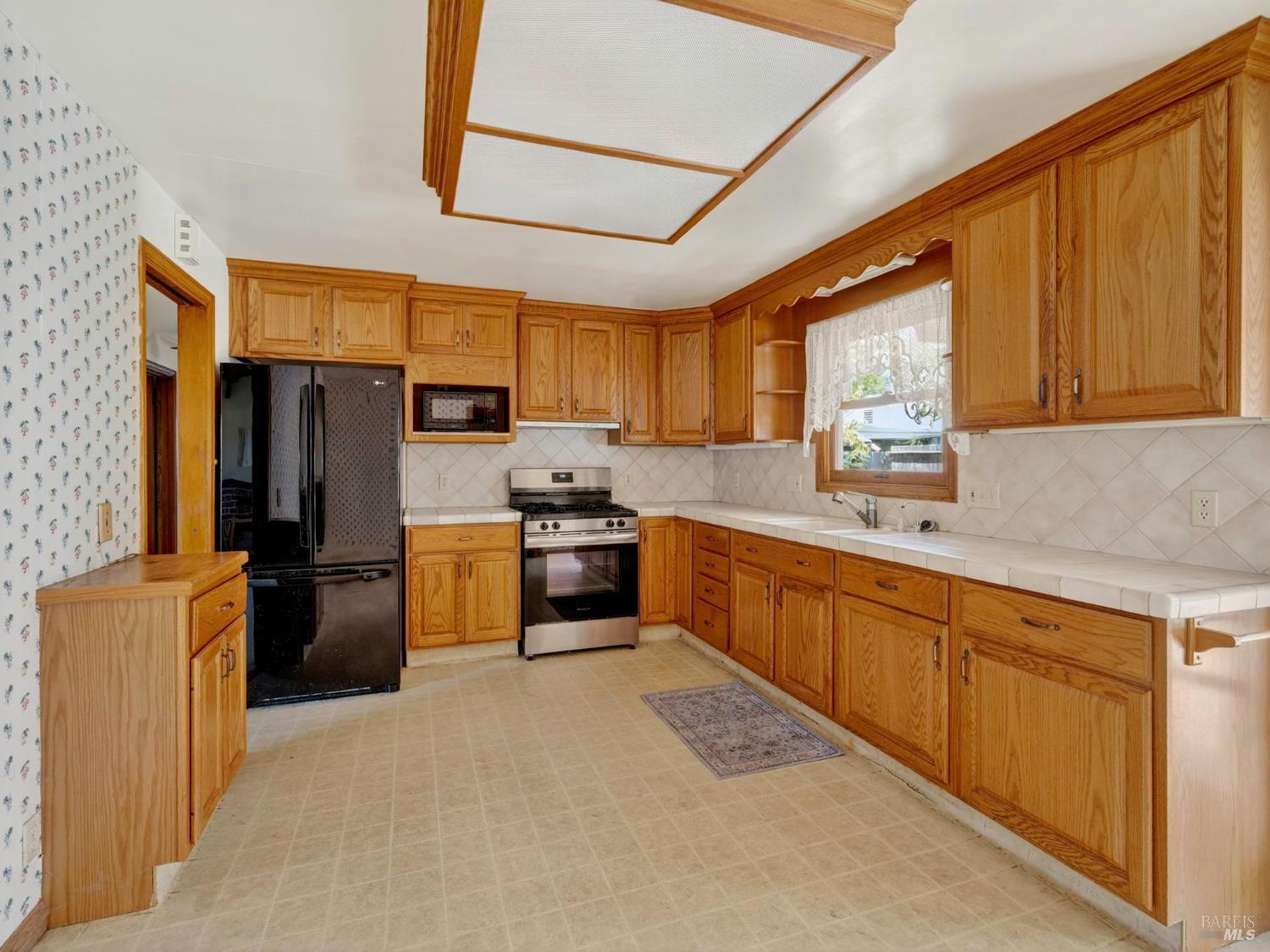 Detail Gallery Image 10 of 30 For 206 Champlain Ave, Cloverdale,  CA 95425 - 3 Beds | 1 Baths