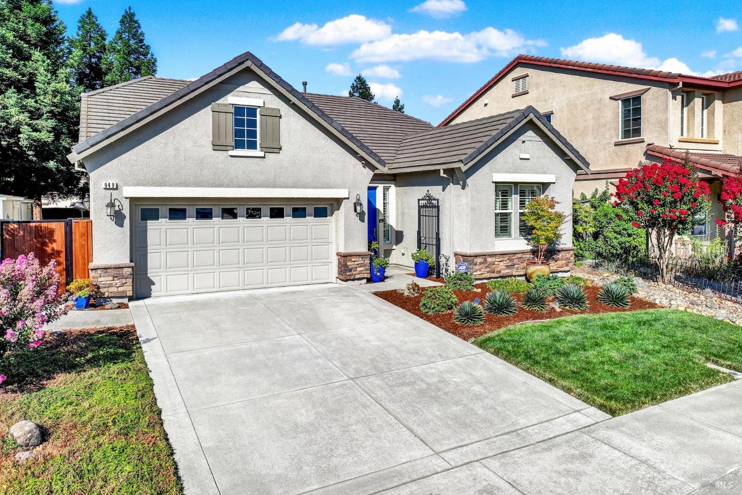 Detail Gallery Image 3 of 77 For 949 Lancaster St, Vacaville,  CA 95687 - 4 Beds | 2 Baths