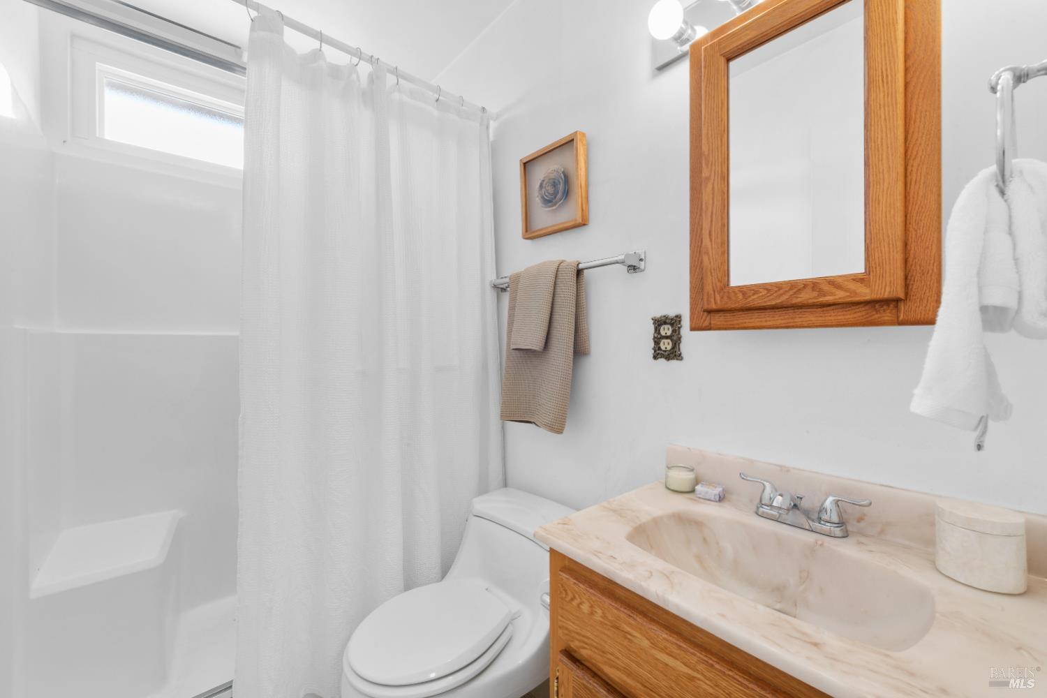 Detail Gallery Image 16 of 20 For 1313 Saint Francis Dr, Petaluma,  CA 94954 - 3 Beds | 2 Baths