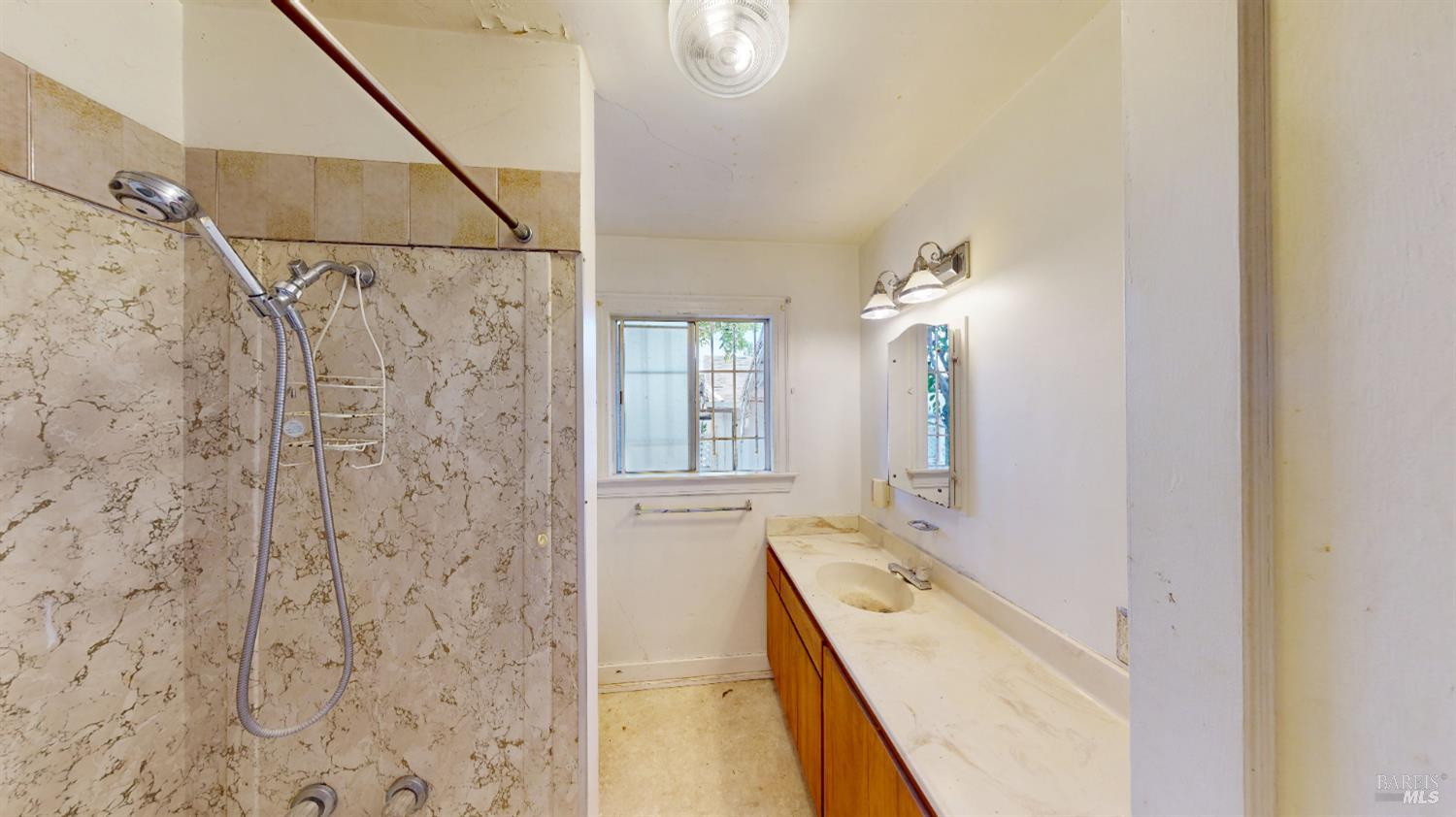Detail Gallery Image 11 of 22 For 87 Front St, Healdsburg,  CA 95448 - 3 Beds | 2 Baths