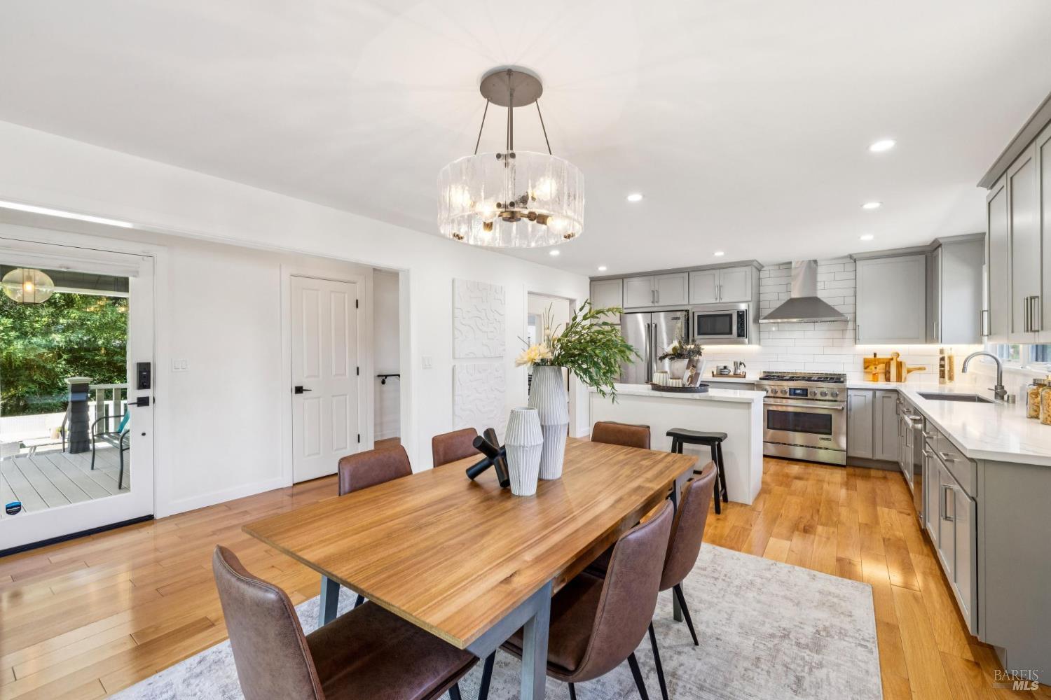 Detail Gallery Image 9 of 50 For 126 Ridge Rd, Fairfax,  CA 94930 - 3 Beds | 2 Baths