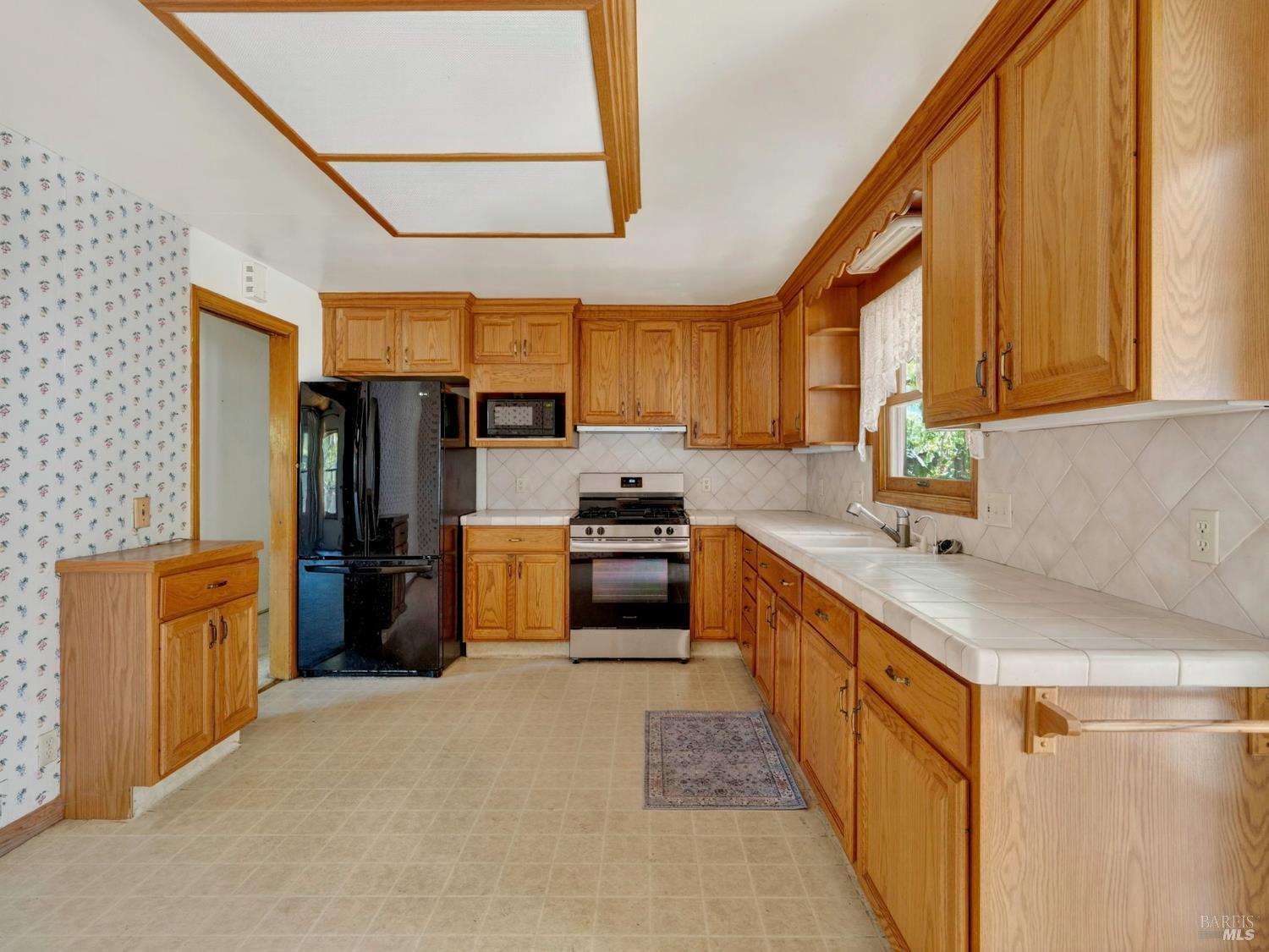 Detail Gallery Image 9 of 30 For 206 Champlain Ave, Cloverdale,  CA 95425 - 3 Beds | 1 Baths