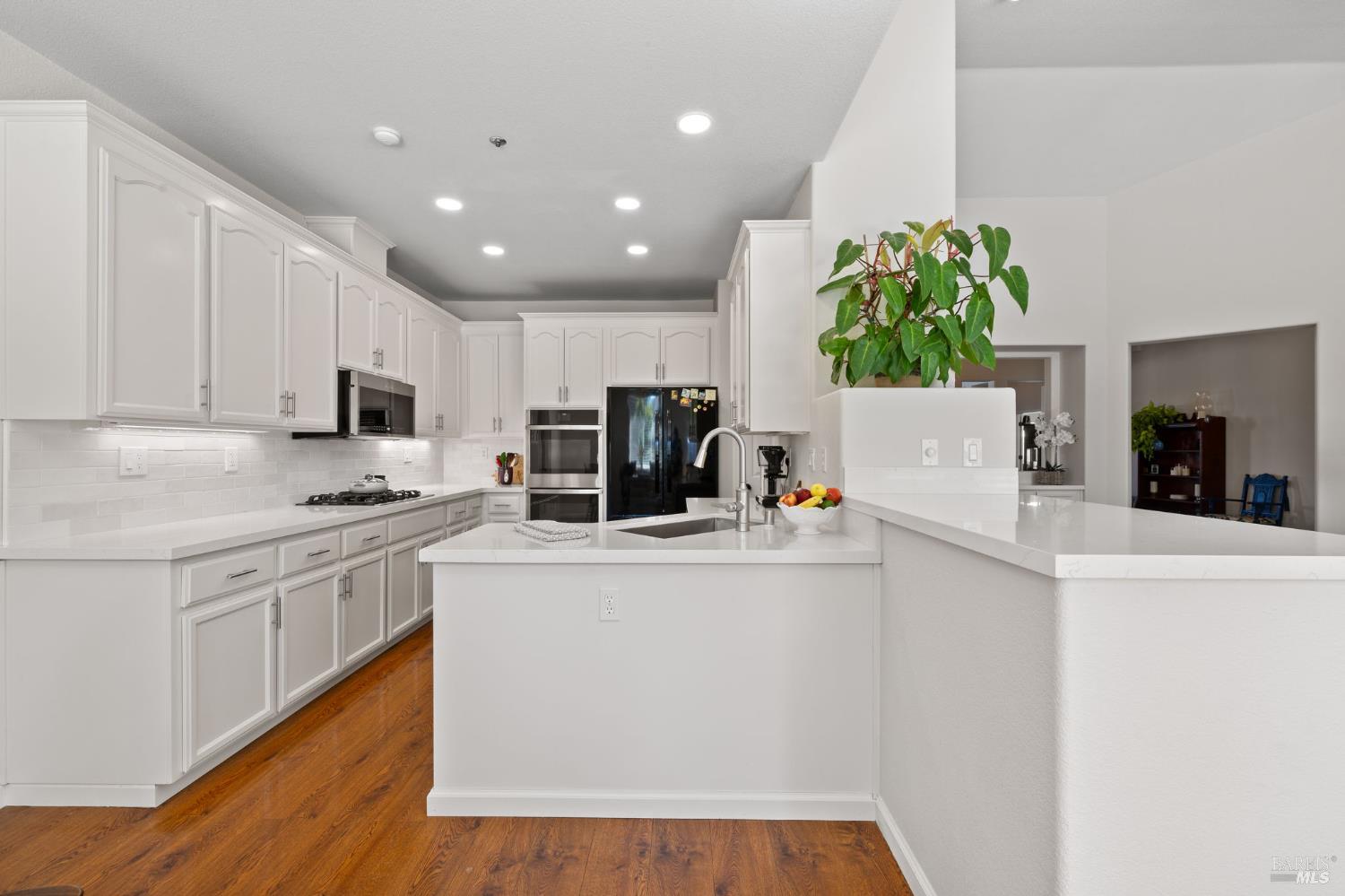 Detail Gallery Image 13 of 47 For 1628 Andover Way, Petaluma,  CA 94954 - 4 Beds | 2 Baths
