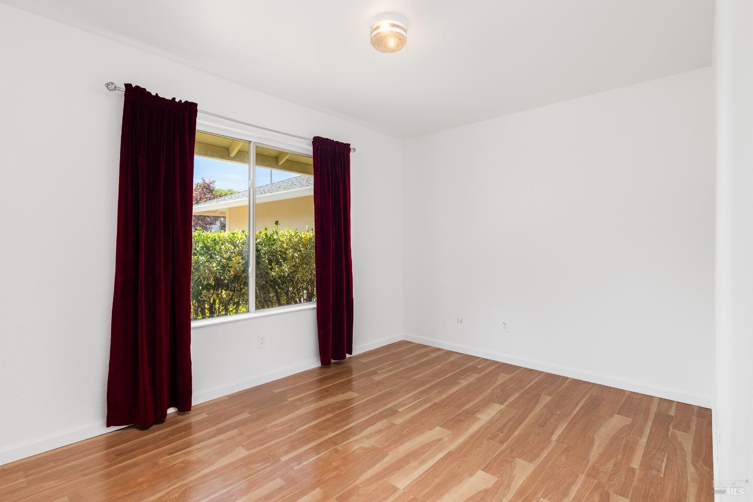 Detail Gallery Image 10 of 19 For 1523 Wimbledon Ct, Santa Rosa,  CA 95401 - 4 Beds | 2 Baths