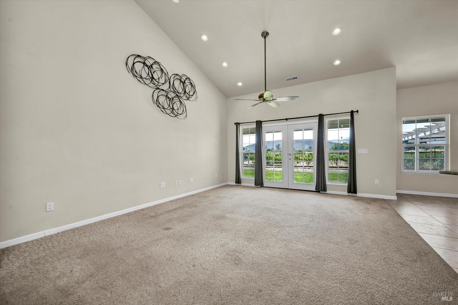 Detail Gallery Image 10 of 38 For 18695 Horseshoe Rd, Hidden Valley Lake,  CA 95467 - 3 Beds | 2/1 Baths