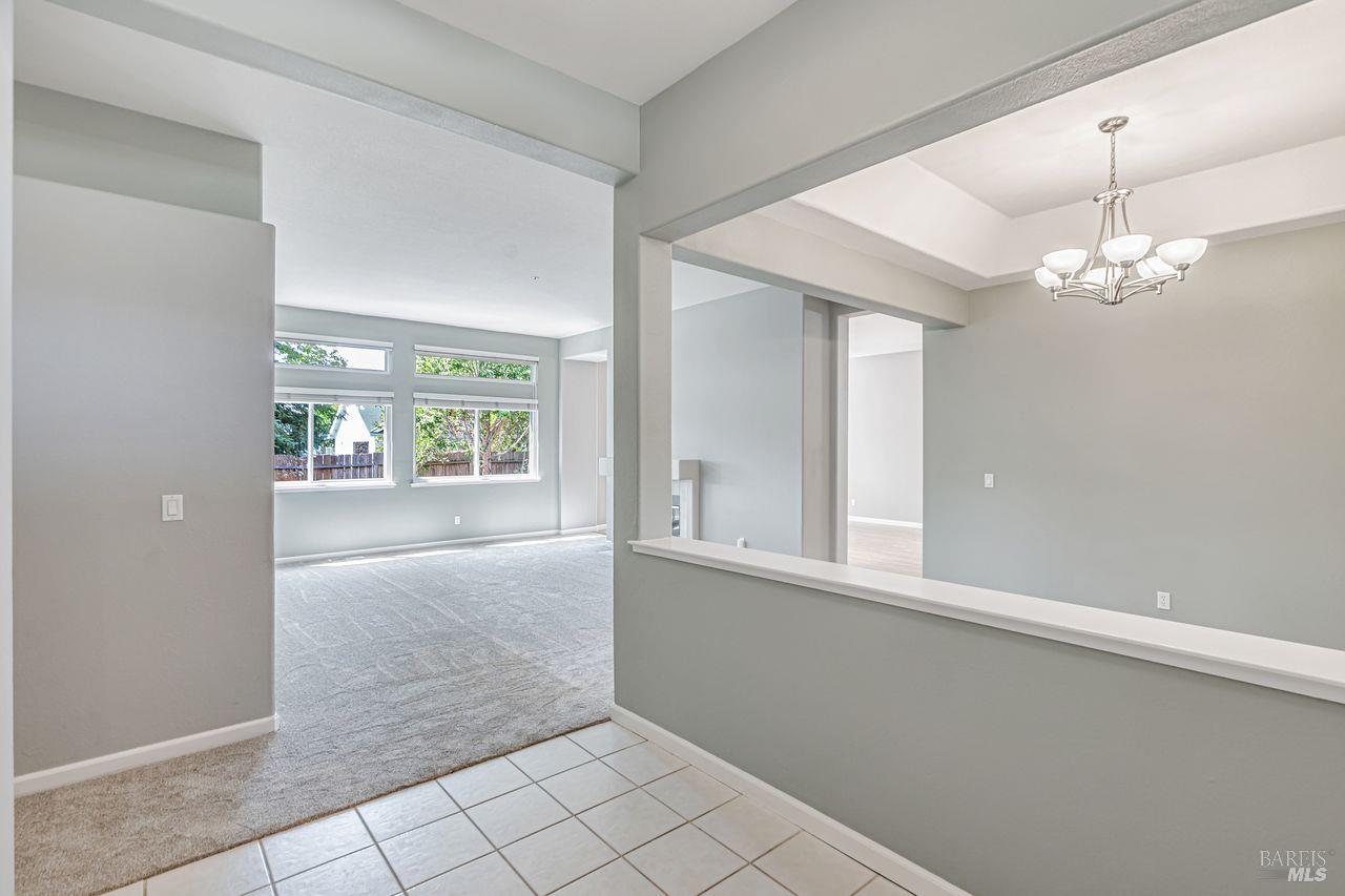 Detail Gallery Image 7 of 43 For 1705 Andover Way, Petaluma,  CA 94954 - 4 Beds | 2 Baths