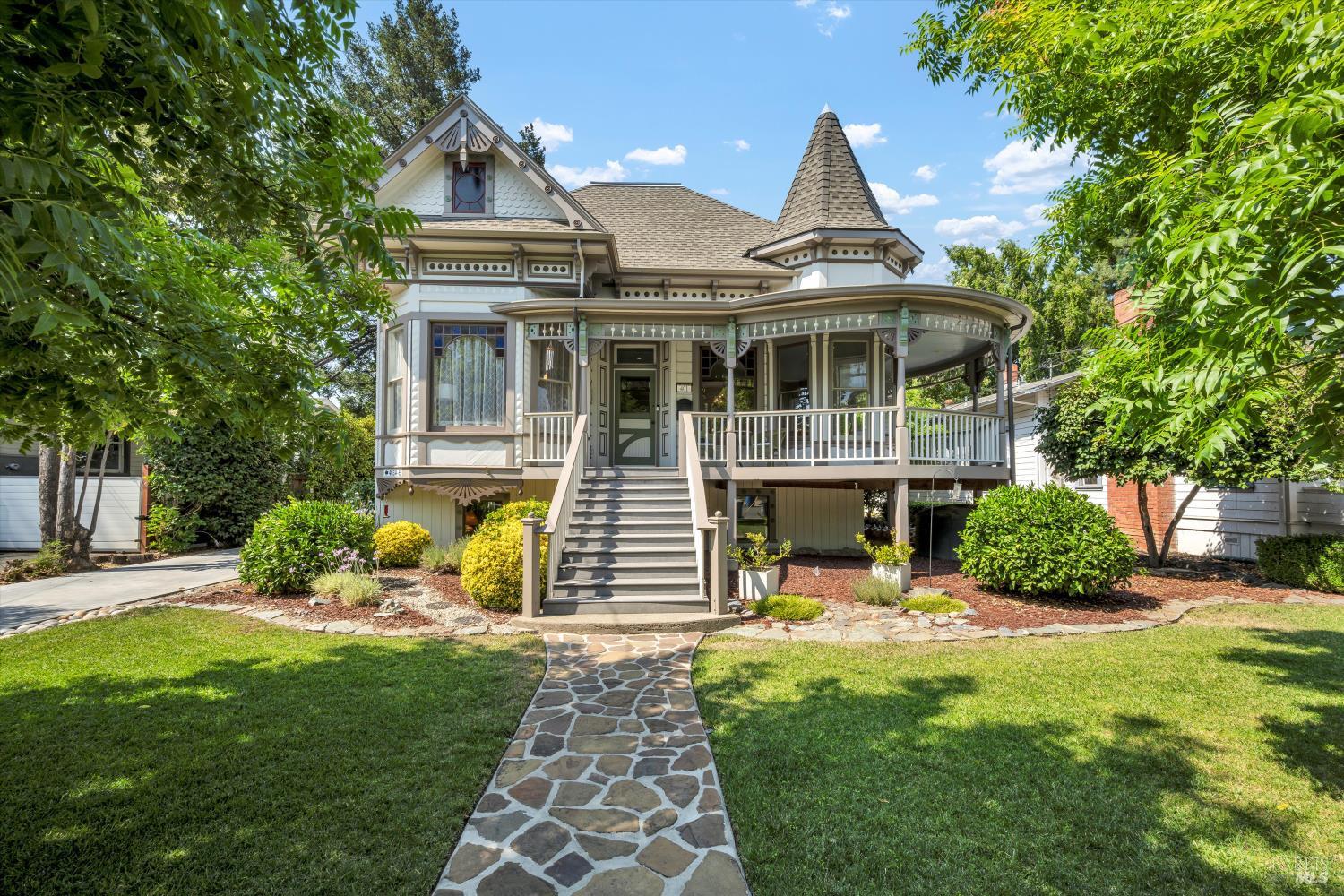 Detail Gallery Image 1 of 44 For 401 Matheson St, Healdsburg,  CA 95448 - 3 Beds | 2 Baths