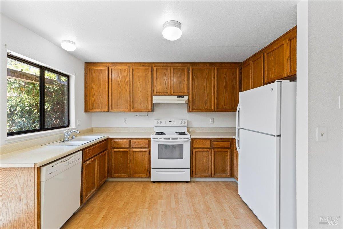 Detail Gallery Image 9 of 21 For 812 Quail Ct, Healdsburg,  CA 95448 - 2 Beds | 2 Baths