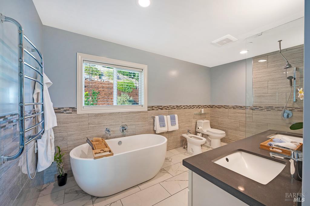 Detail Gallery Image 39 of 75 For 5560 Crystal Dr, Santa Rosa,  CA 95404 - 3 Beds | 2/1 Baths